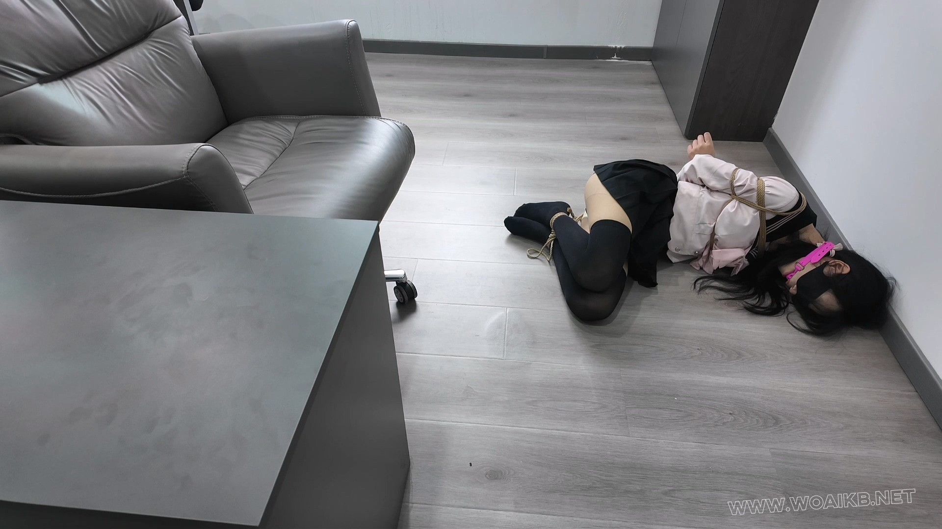 办公室绑架小美女挣扎TK 预览图