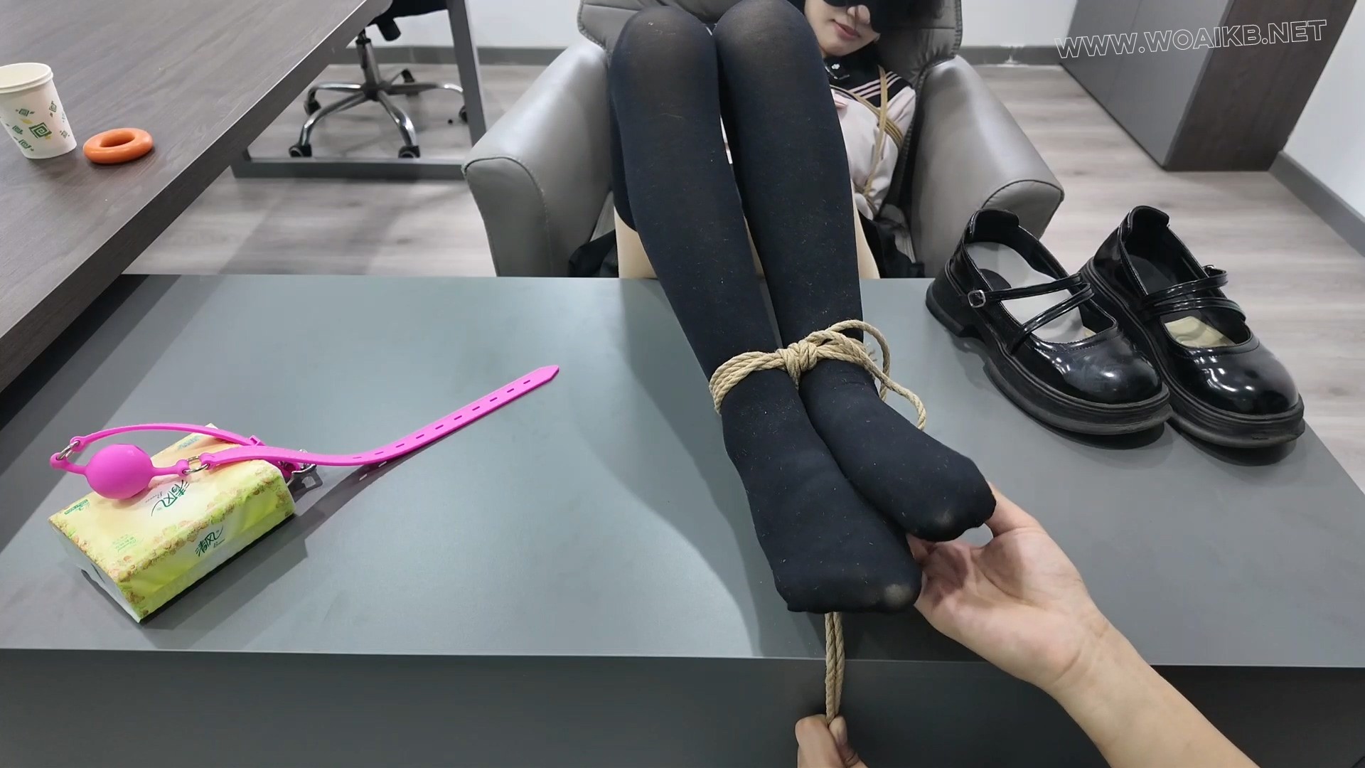 办公室绑架小美女挣扎TK 预览图