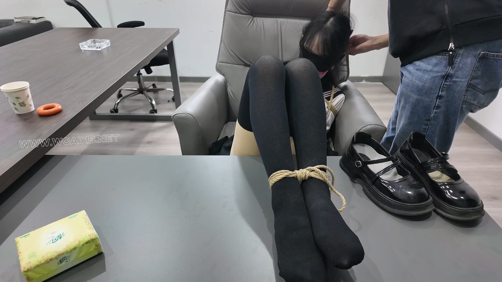 办公室绑架小美女挣扎TK 预览图