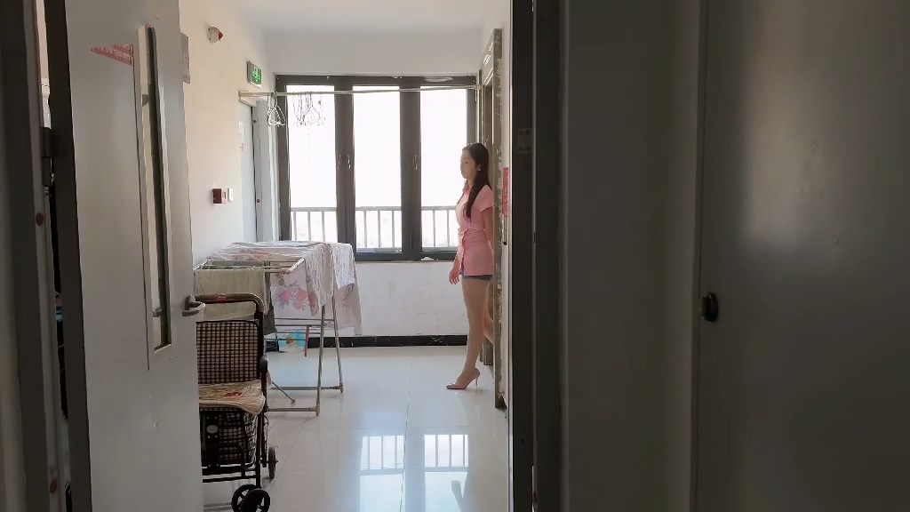 《小学妹和女探员续》中 预览图