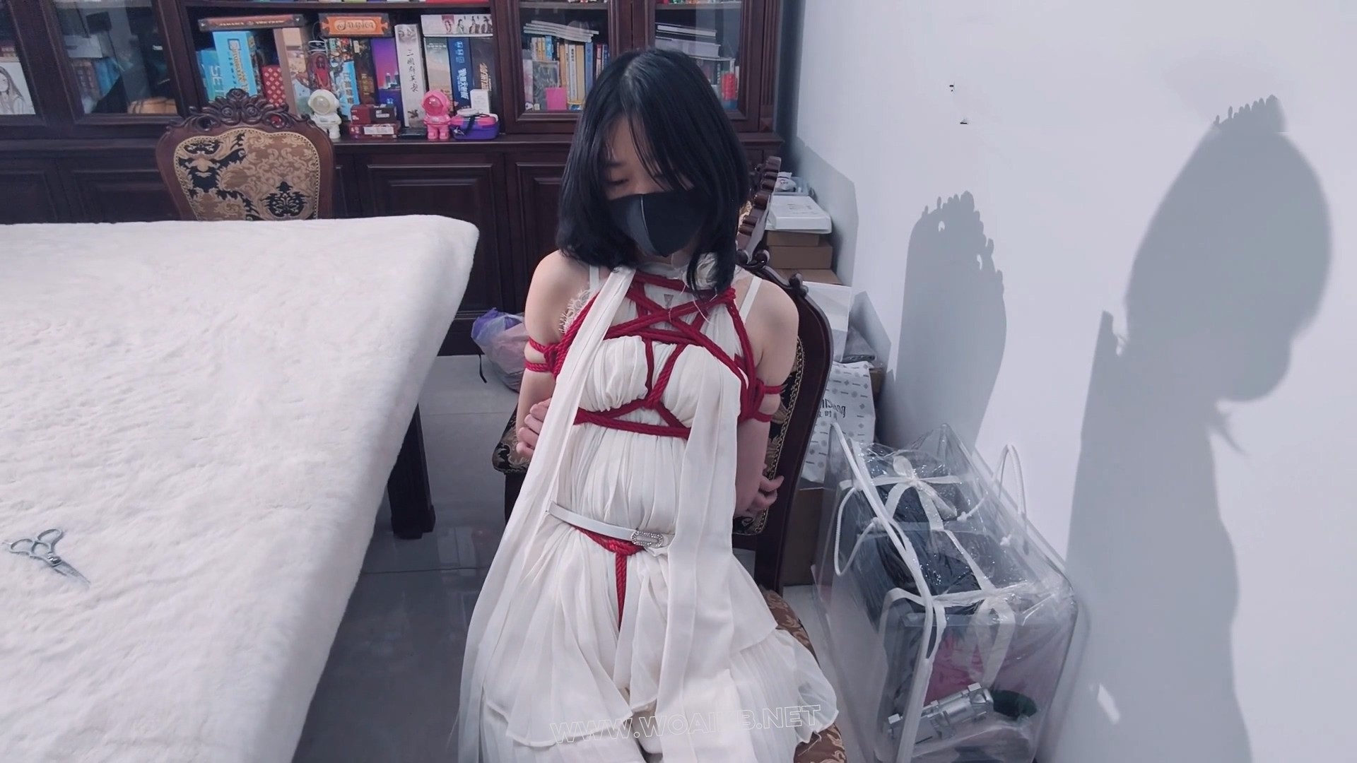 【咲希白衣红绳紧缚挣扎】【被强行捆在桌子上 揉熊强高】【足控特写超多】紧缚挣扎... 预览图