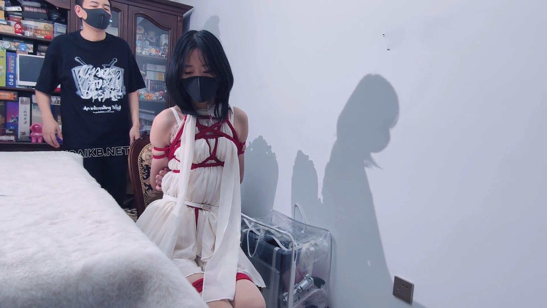 【咲希白衣红绳紧缚挣扎】【被强行捆在桌子上 揉熊强高】【足控特写超多】紧缚挣扎... 预览图