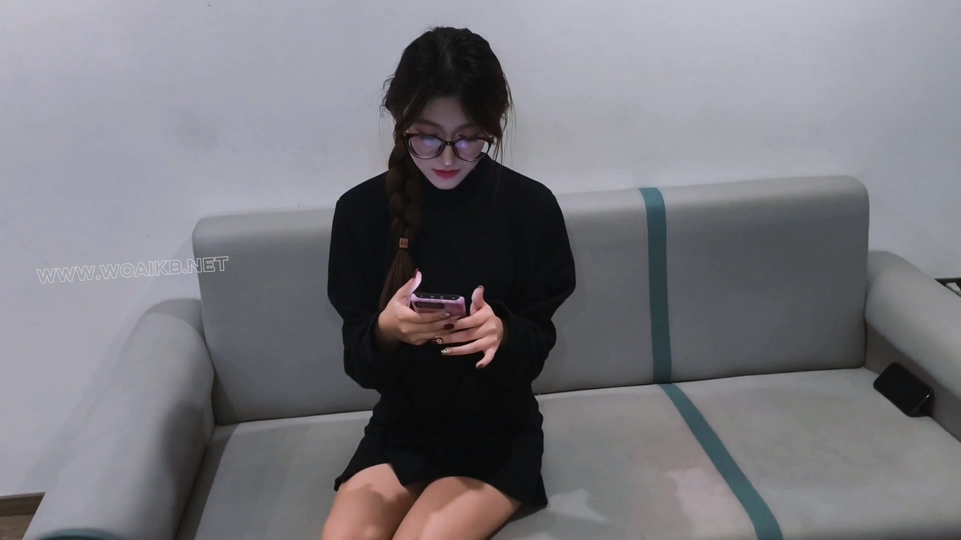 独具女性被“测试”抗敏感丝袜，却被女推销员捆绑堵嘴挠脚心，原来是脚心敏感增强... 封面图