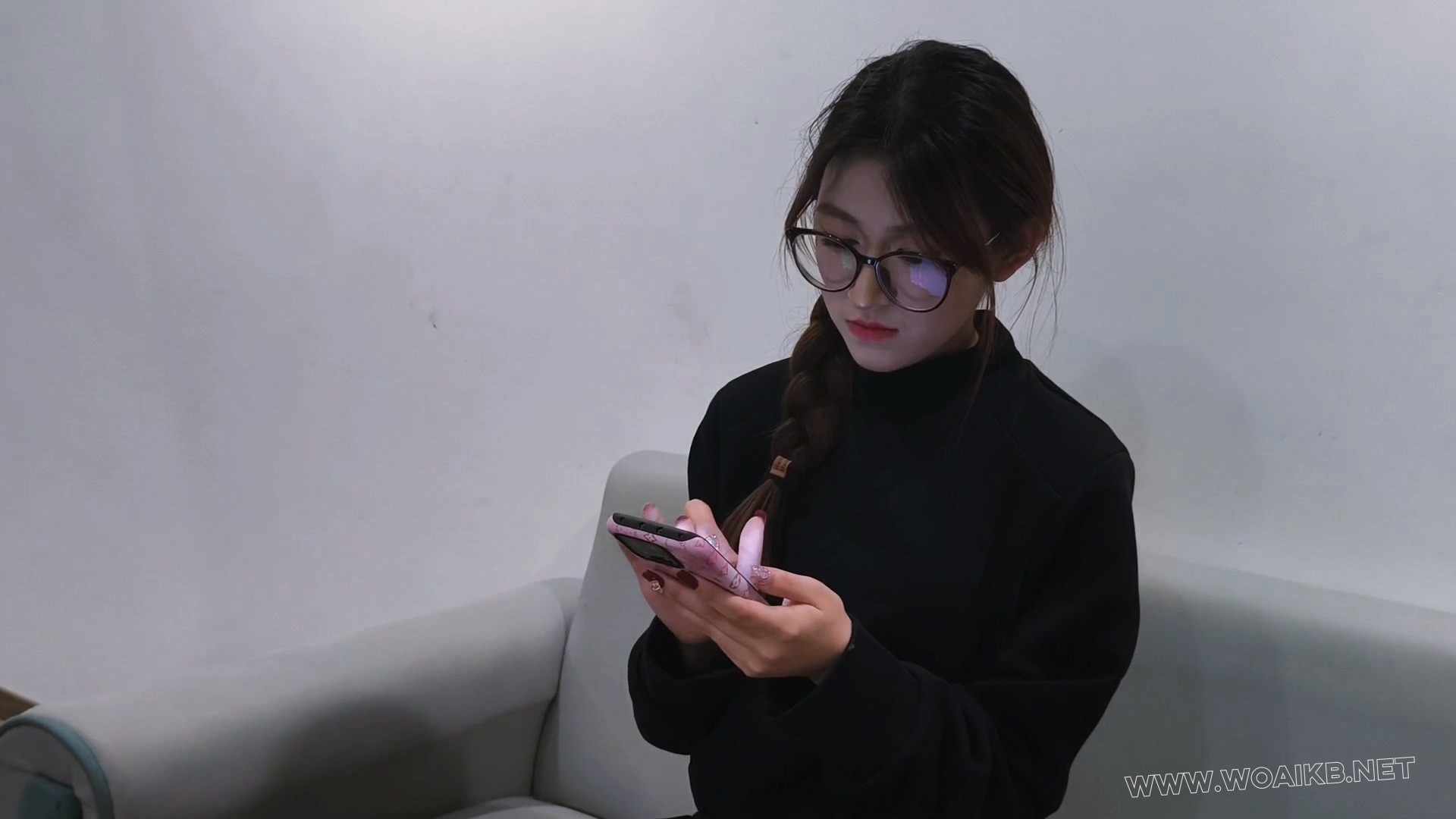 独具女性被“测试”抗敏感丝袜，却被女推销员捆绑堵嘴挠脚心，原来是脚心敏感增强... 预览图