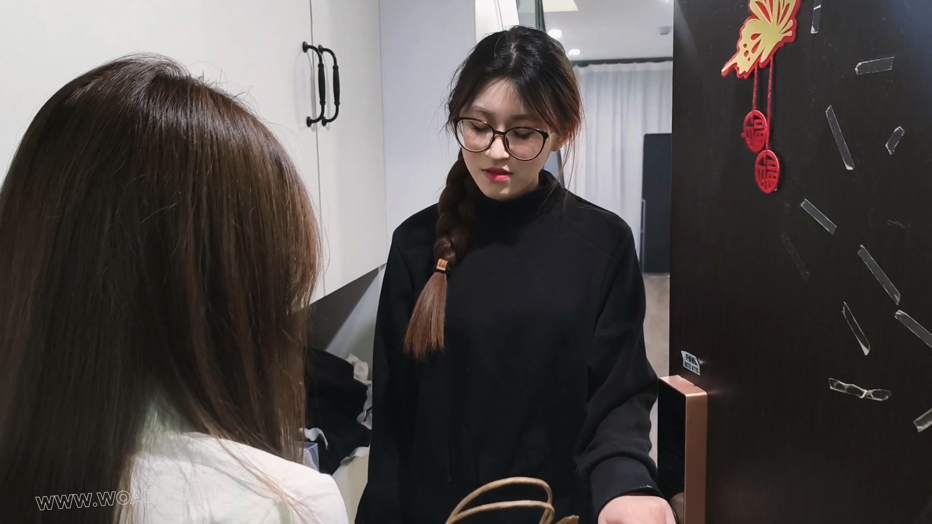 独具女性被“测试”抗敏感丝袜，却被女推销员捆绑堵嘴挠脚心，原来是脚心敏感增强... 预览图