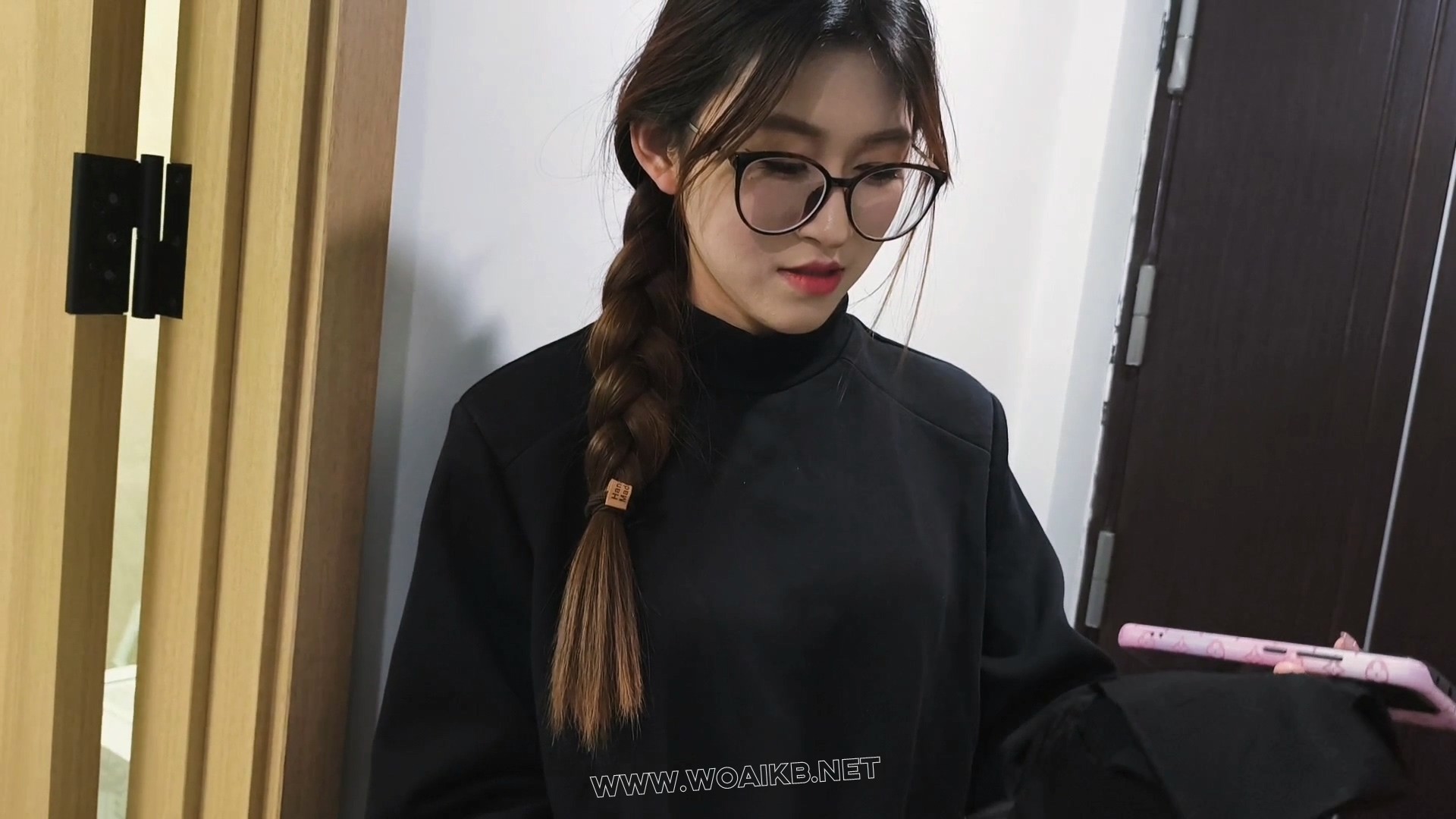 独具女性被“测试”抗敏感丝袜，却被女推销员捆绑堵嘴挠脚心，原来是脚心敏感增强... 预览图