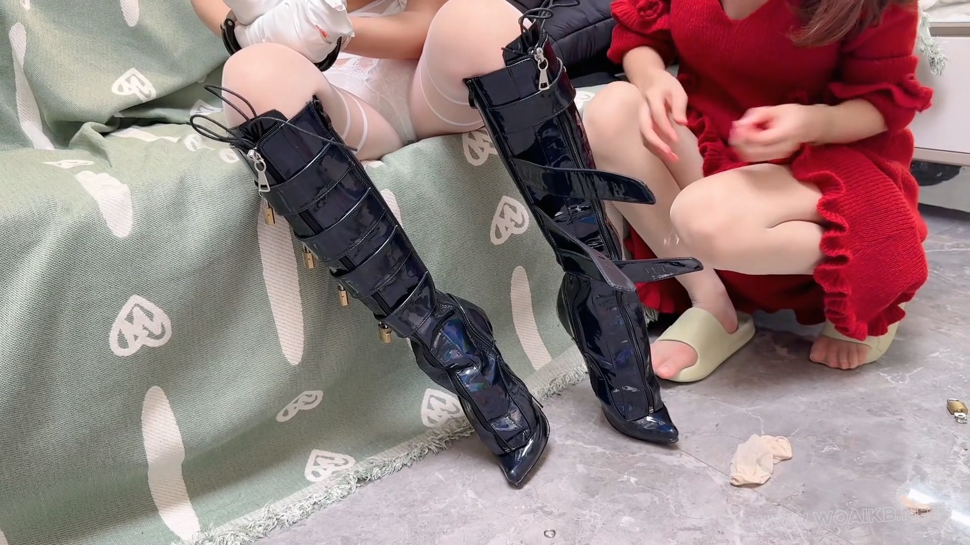 私人定拍-女仆的行走足虐调教（2）【完】 预览图