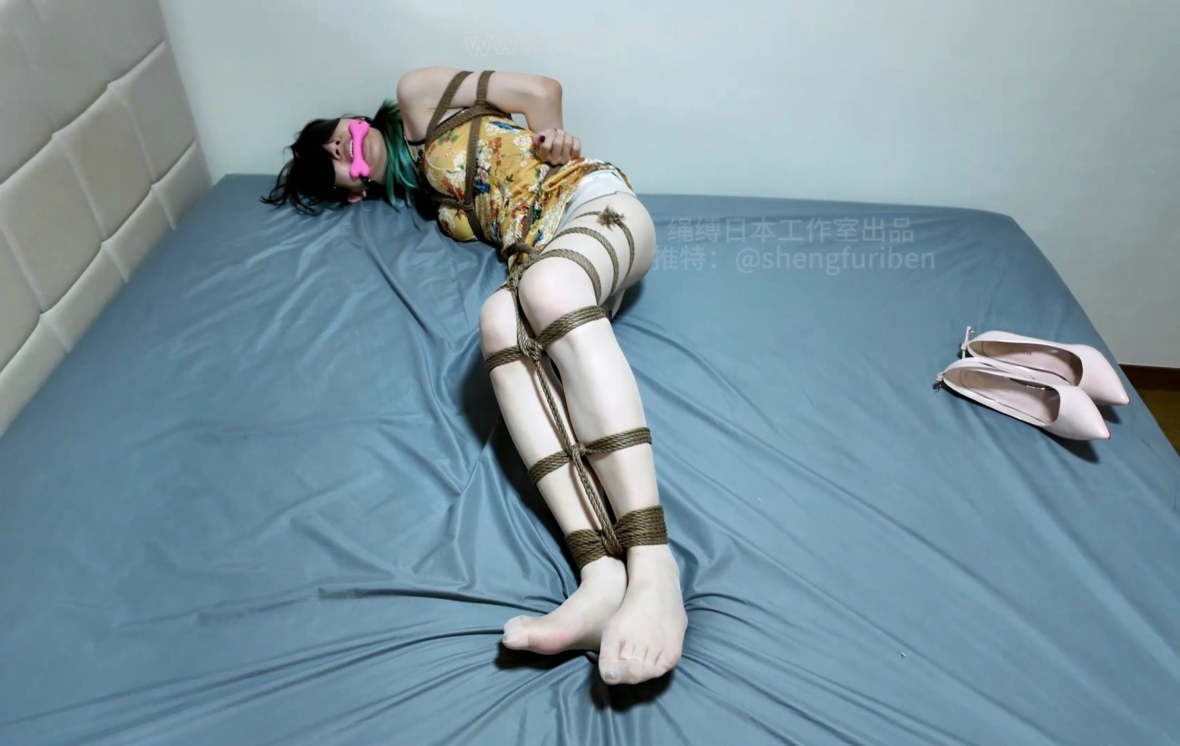 秒潮 恋足 「白兔」「旗袍少女」绑架剧情，逃脱不能，原味丝袜堵嘴 预览图