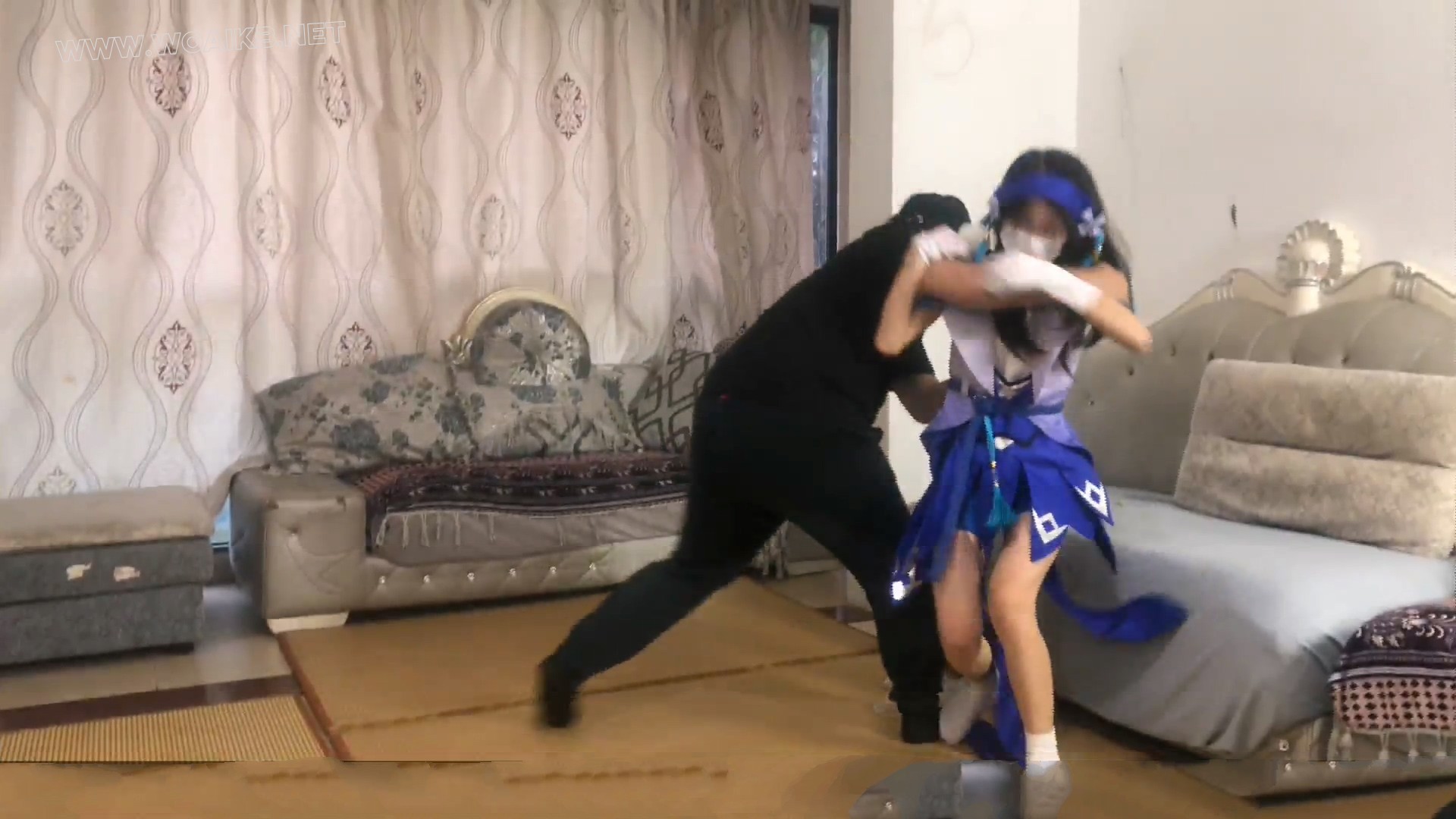 【琳媚】COS西施 战斗系 猛腿战斗却被打翻强绑 欺负挠痒狠狠摁她 预览图