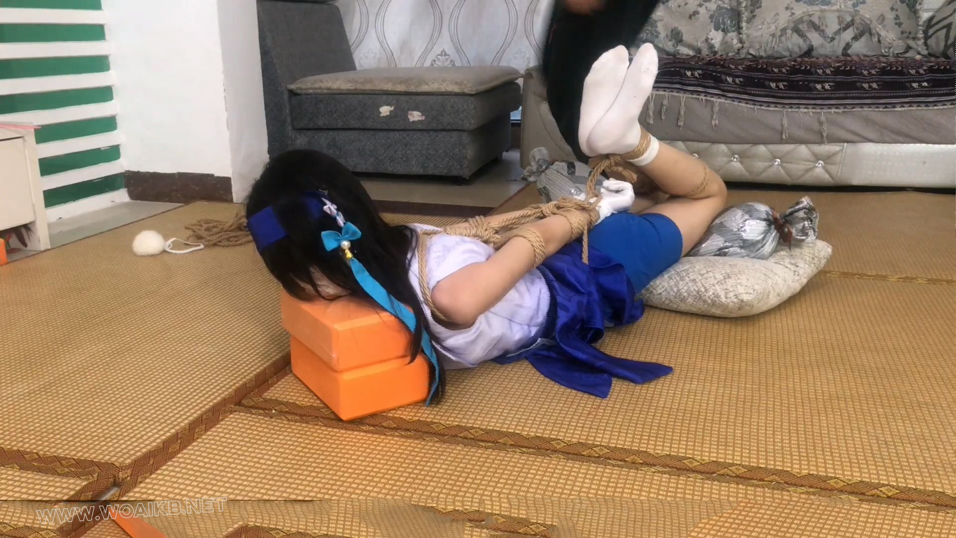 【琳媚】COS西施 战斗系 猛腿战斗却被打翻强绑 欺负挠痒狠狠摁她 预览图