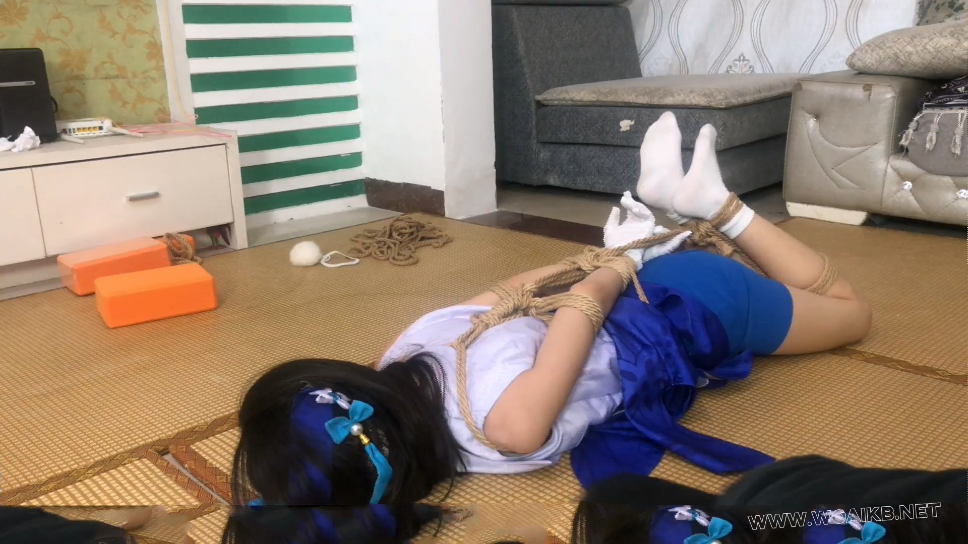 【琳媚】COS西施 战斗系 猛腿战斗却被打翻强绑 欺负挠痒狠狠摁她 预览图