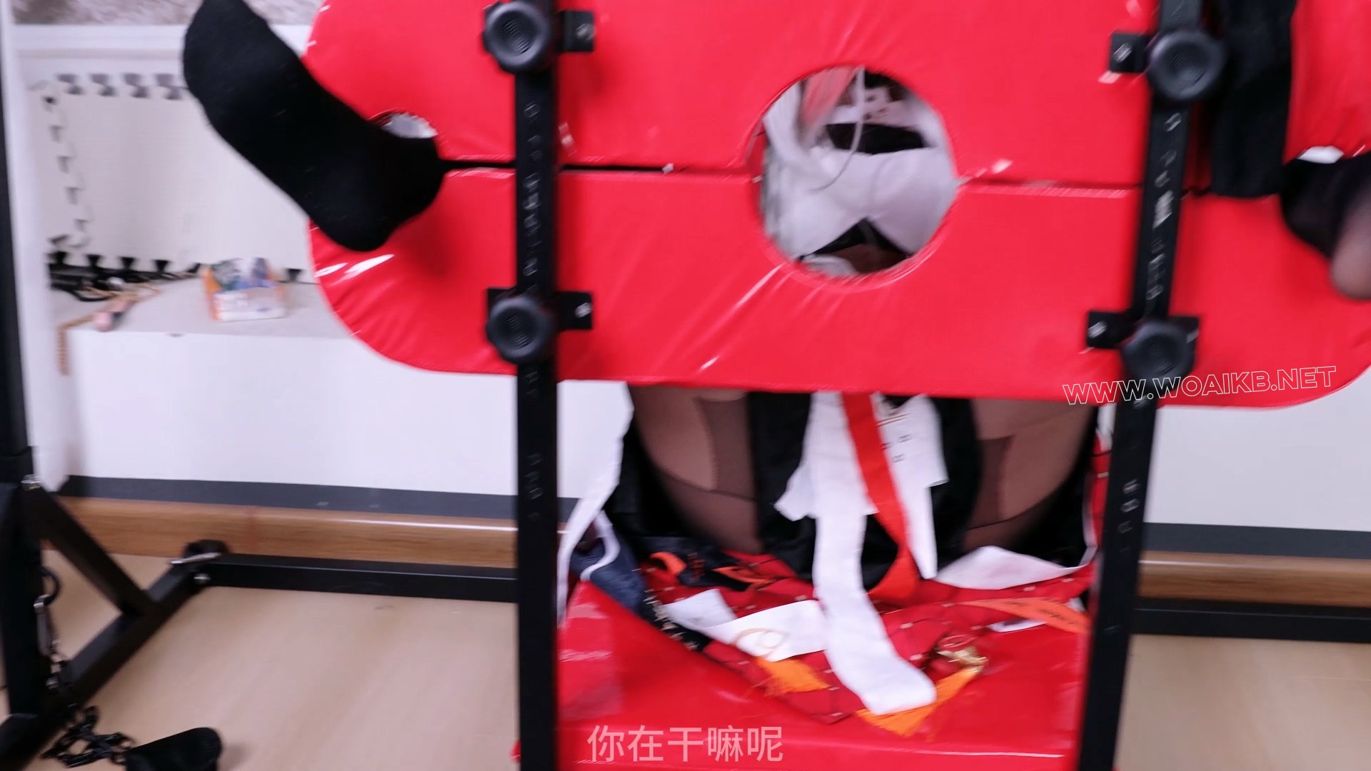 「鸣潮长离剧情」雪儿cos长离被猥琐摄影师欺骗带回家，摄影对雪儿开始性弩培养，被... 预览图