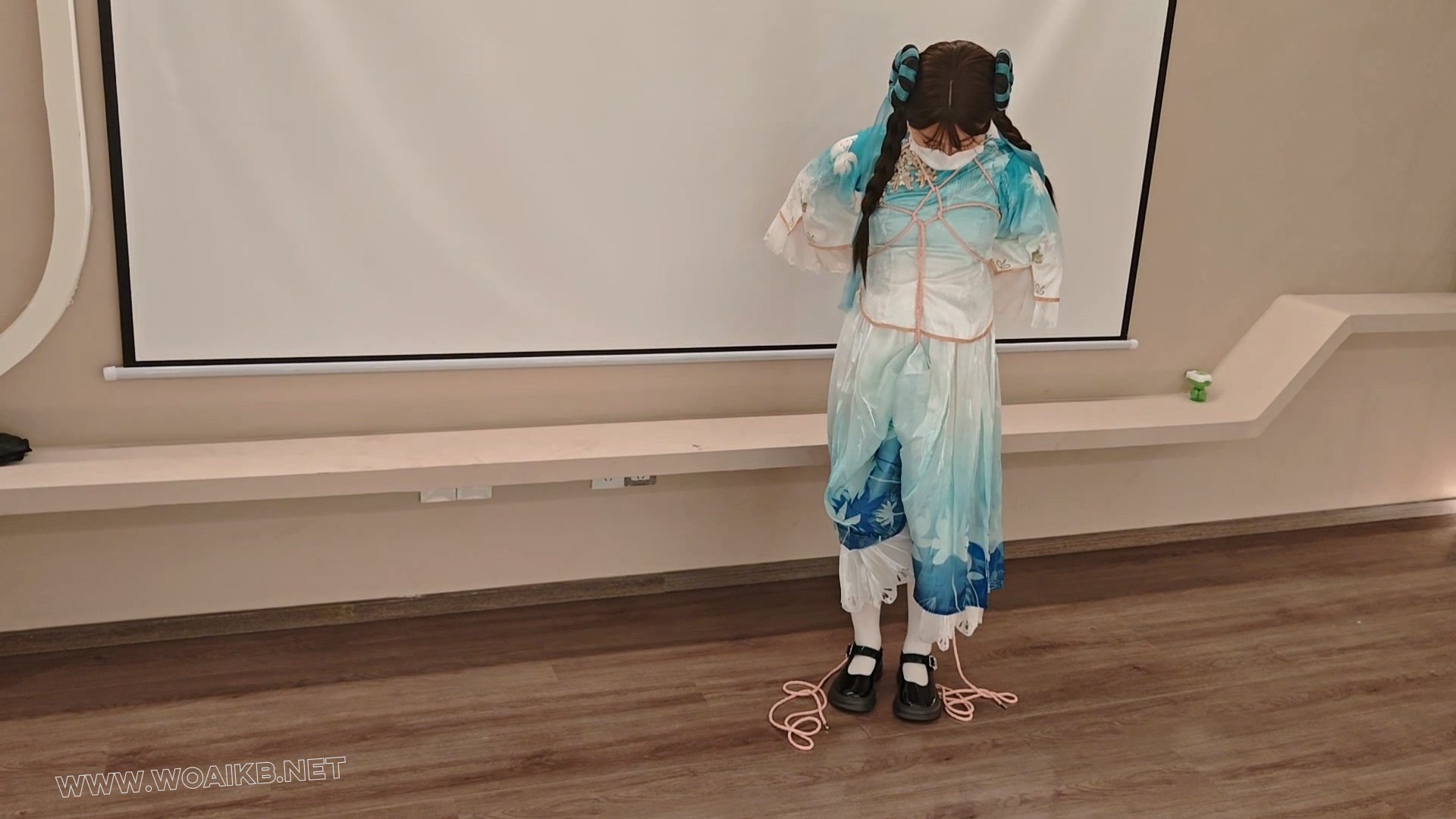 苏苏_西施诗雨江南cos，龟甲镣铐啵啵贝控制，驷马，走绳，浴缸shi身 预览图