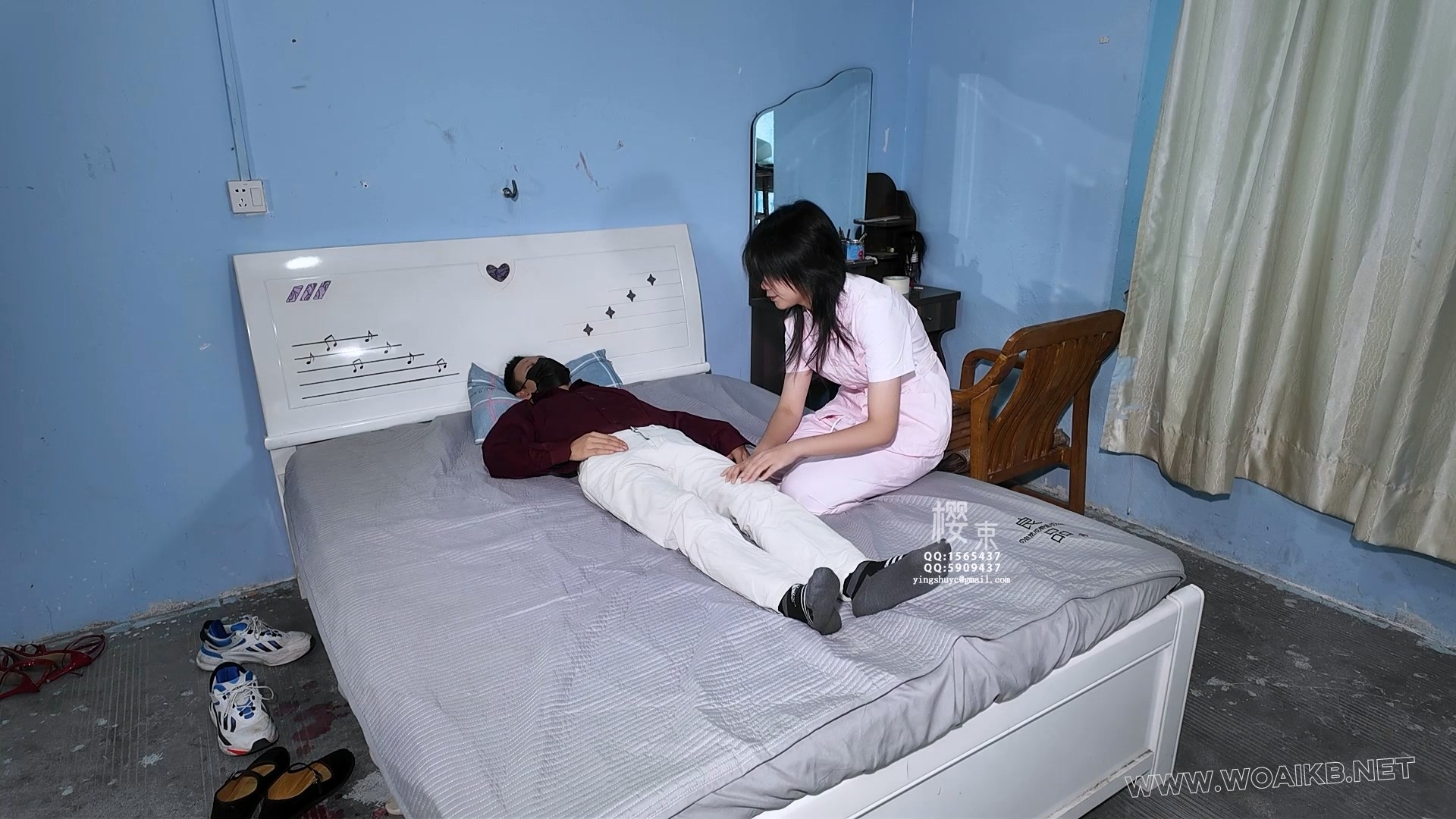 雇主狠狠调教自己的那不懂风情的死板女护工！跪着单脚吊缚棒棒强烈刺激强G！挠脚打... 预览图