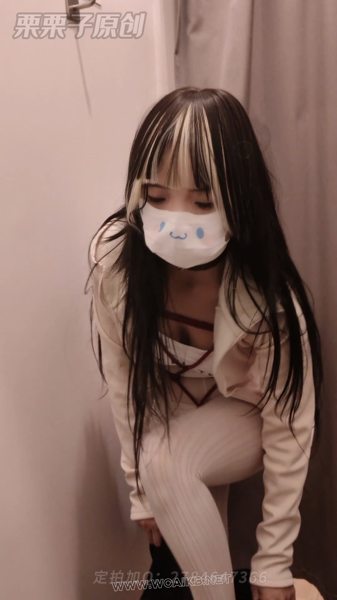 《堕落的邻家妻子 05》 户外调教、户外餐厅强高、户外餐厅失禁、自缚、快乐蛋、白... 预览图