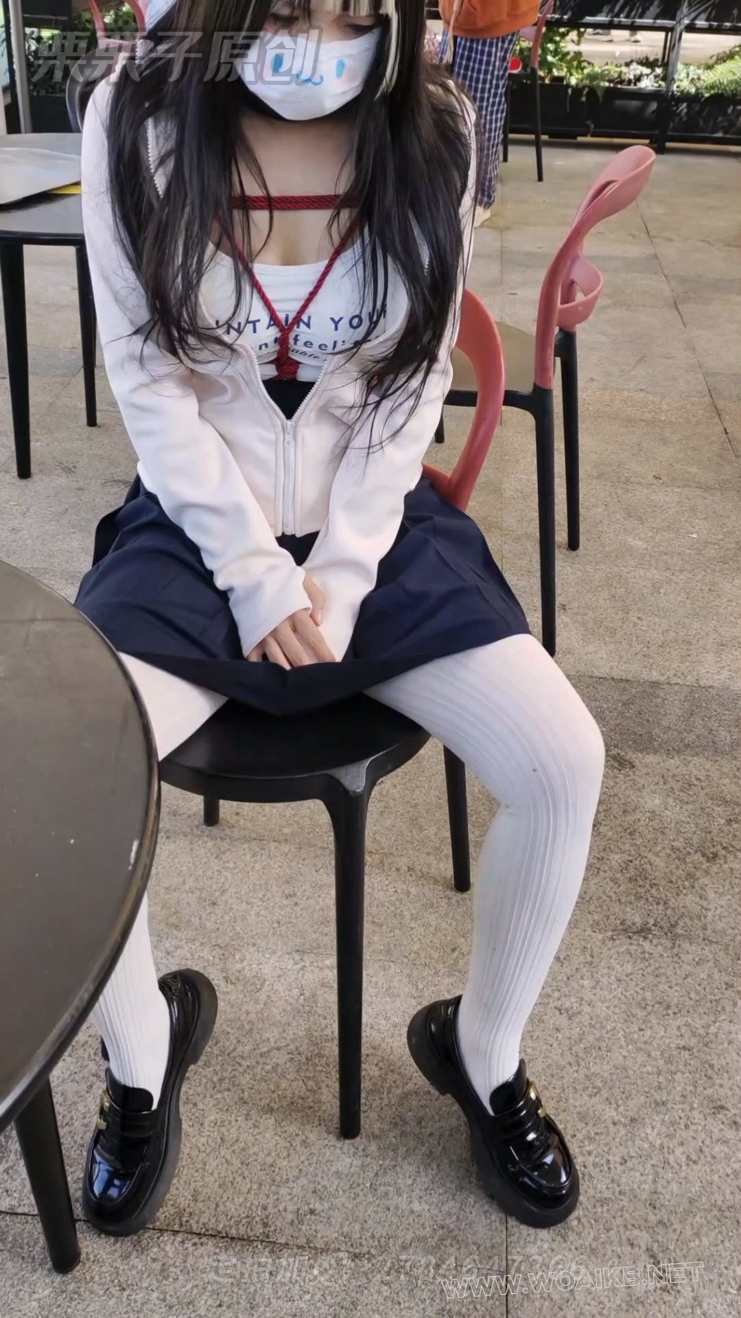 《堕落的邻家妻子 05》 户外调教、户外餐厅强高、户外餐厅失禁、自缚、快乐蛋、白... 预览图