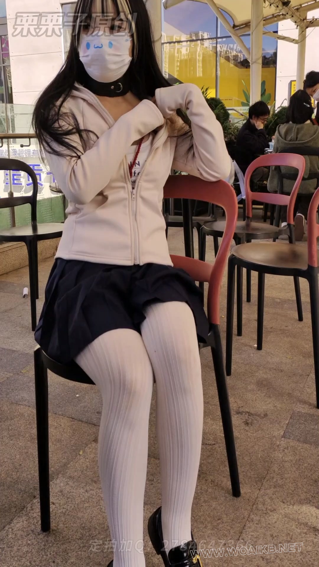 《堕落的邻家妻子 05》 户外调教、户外餐厅强高、户外餐厅失禁、自缚、快乐蛋、白... 预览图