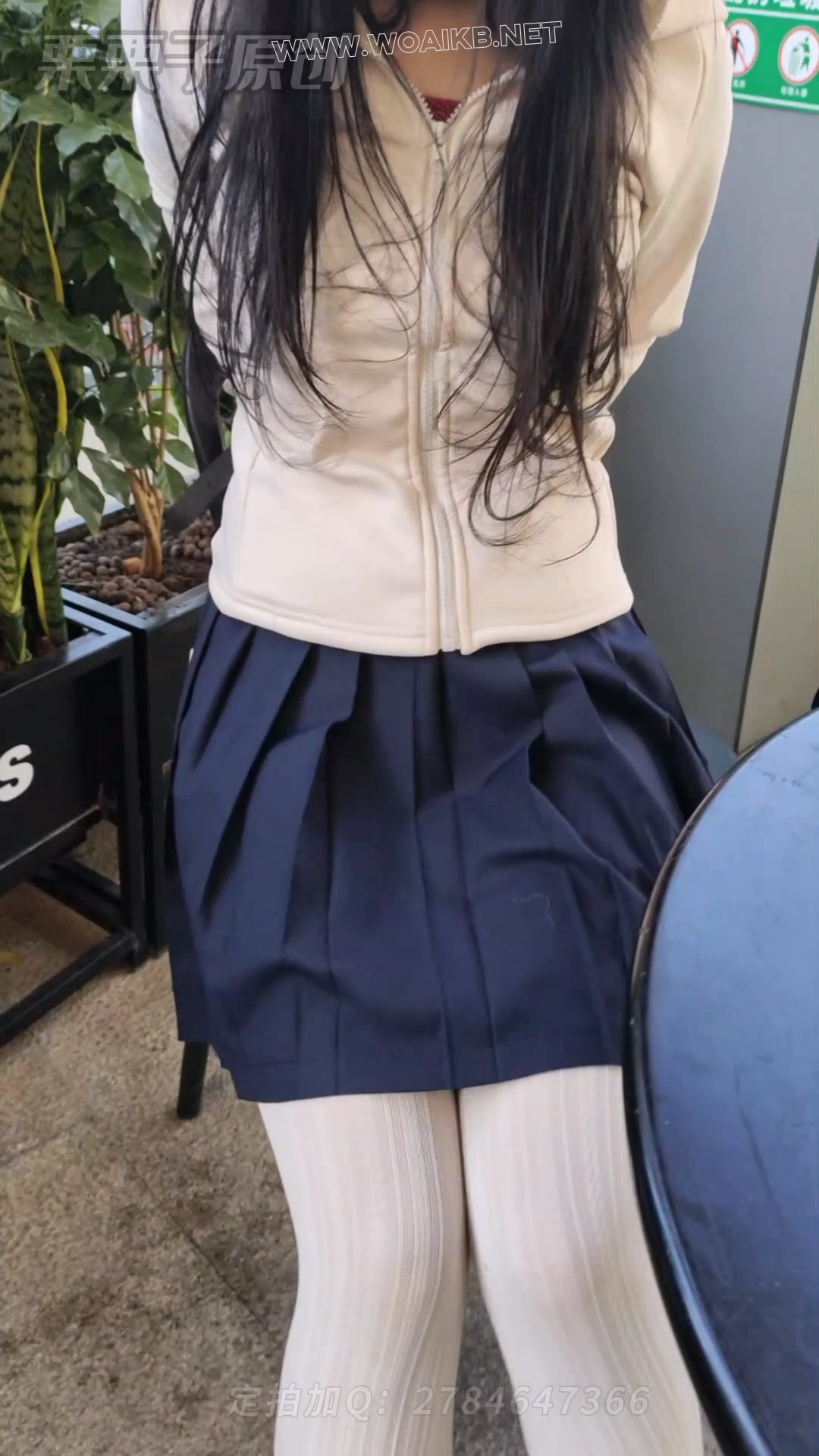 《堕落的邻家妻子 05》 户外调教、户外餐厅强高、户外餐厅失禁、自缚、快乐蛋、白... 预览图