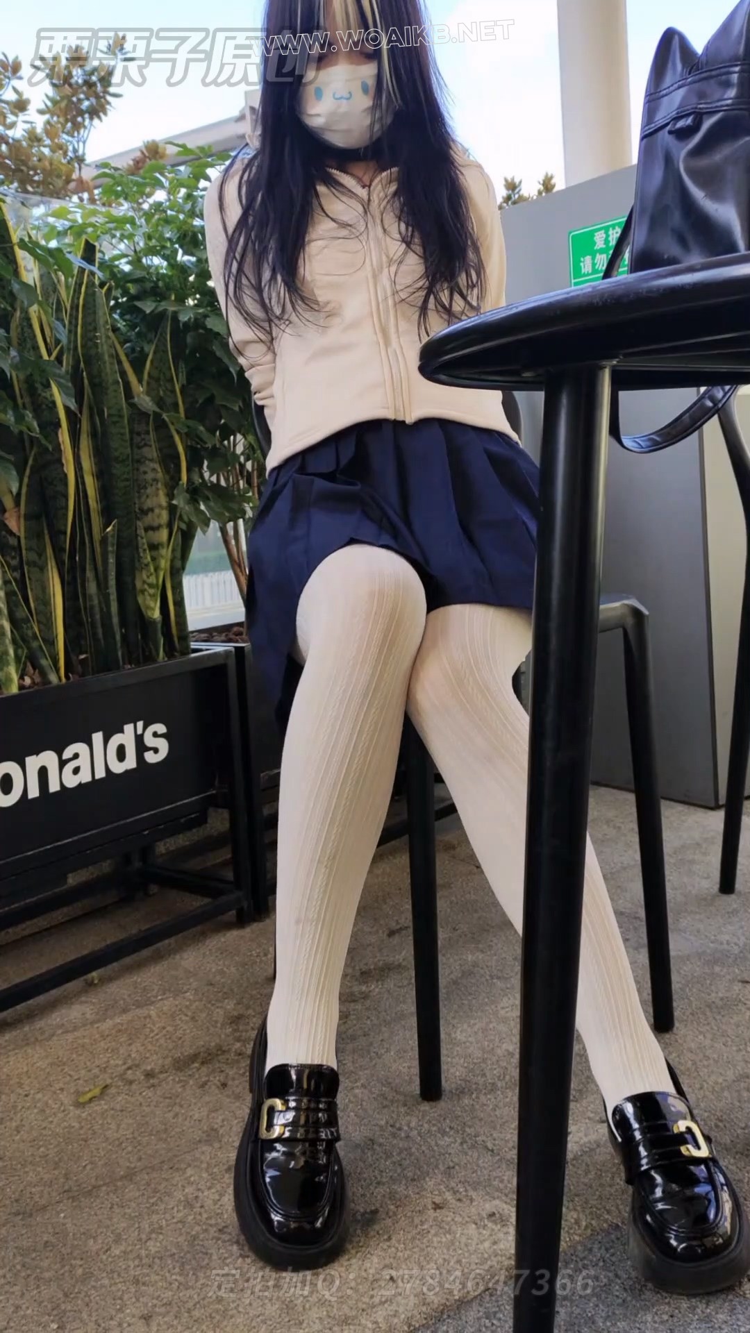 《堕落的邻家妻子 05》 户外调教、户外餐厅强高、户外餐厅失禁、自缚、快乐蛋、白... 预览图