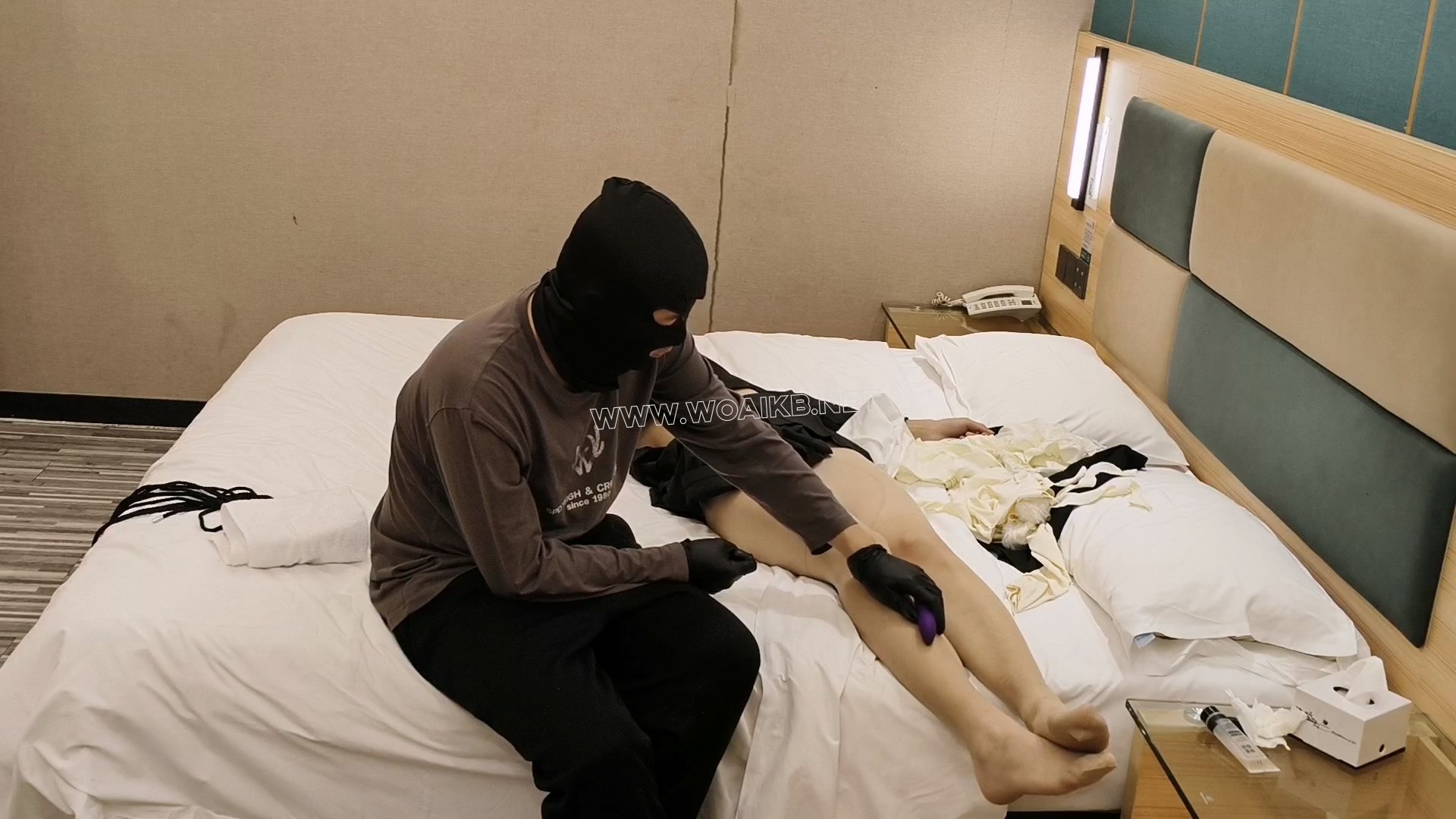 捂晕调教肉丝小姐姐[完】JKG塞震动棒挠脚心捆绑后庭开发翻白眼 预览图