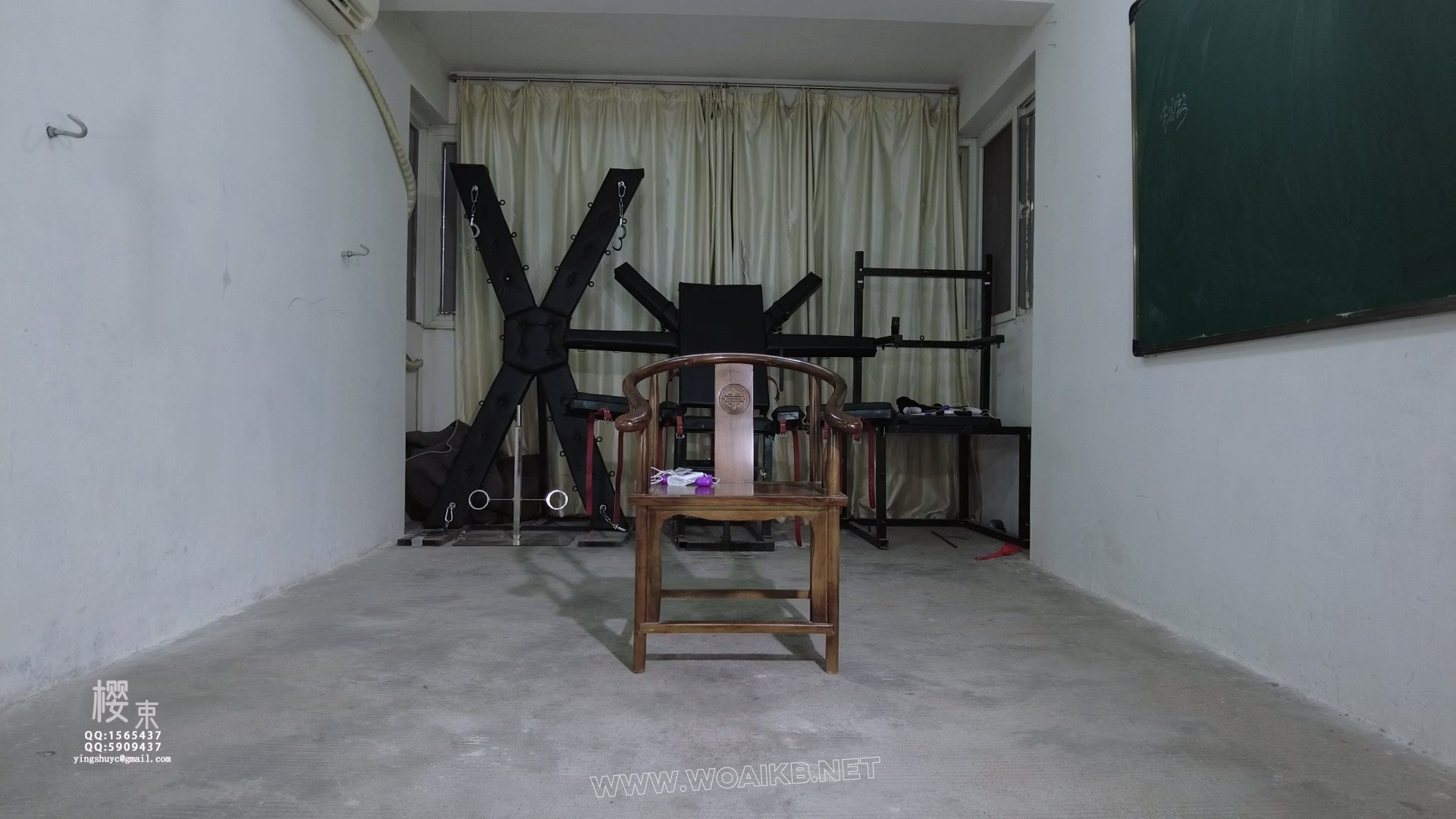 黑心护工被雇主捆绑椅子羞辱教训棒棒强G！电流电击直达身体！戴乳胶头套狂挠腋下脚... 封面图