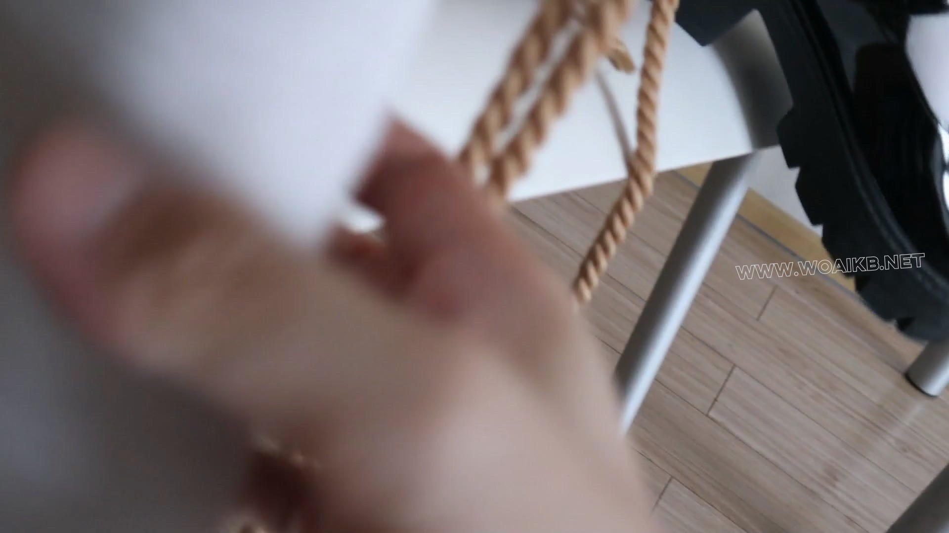 【荷仙少女】眼镜才是小B的本体，露脸萝莉椅子缚和M绑，羞辱挠遍全身的部位，一开... 预览图