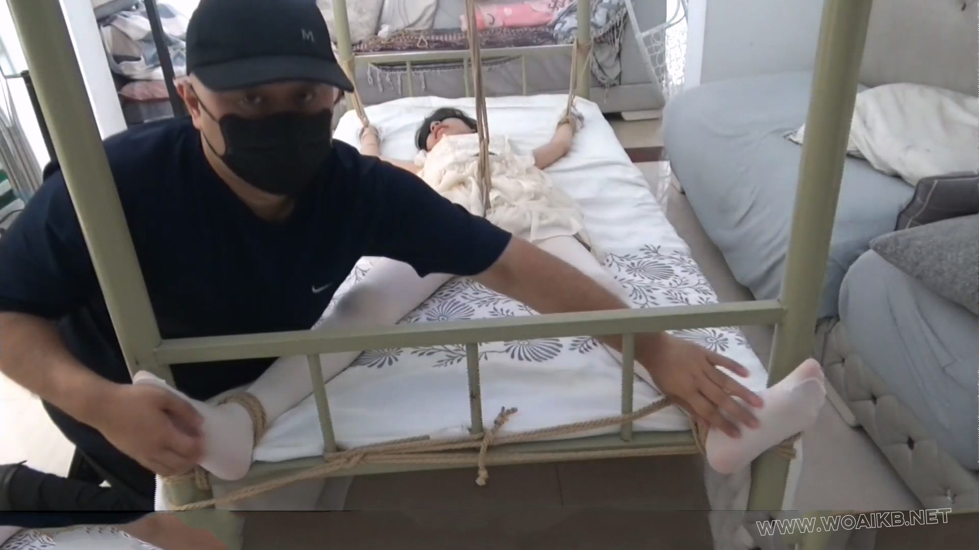 【琳媚】定拍 白丝公主裙TD大字捆绑脱鞋挠脚挠全身 预览图