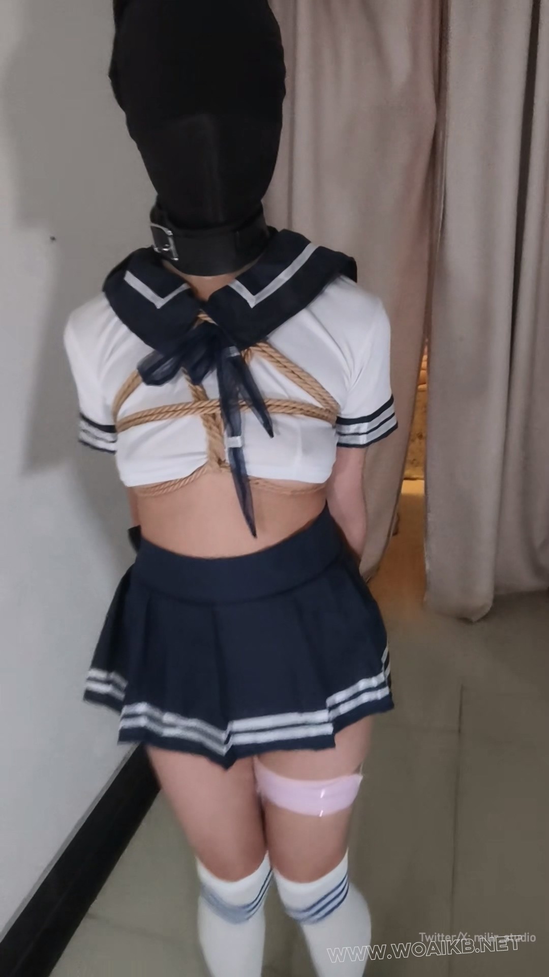 脱缚挑战第一弹（上）：挑战篇，高吊脖，双手拷在身后，袜子包手，黑丝套头，钥匙... 预览图