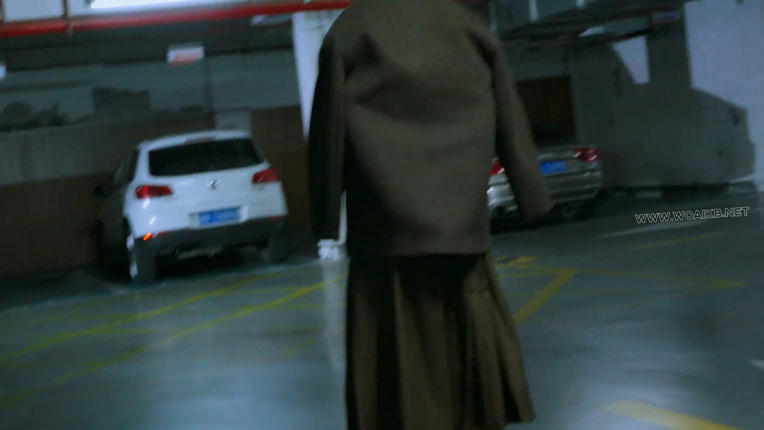 《不要和陌生人说话》搭讪小A约拍，诱其回家后被发现暗藏变态囚禁照。欲逃跑，楼梯... 预览图