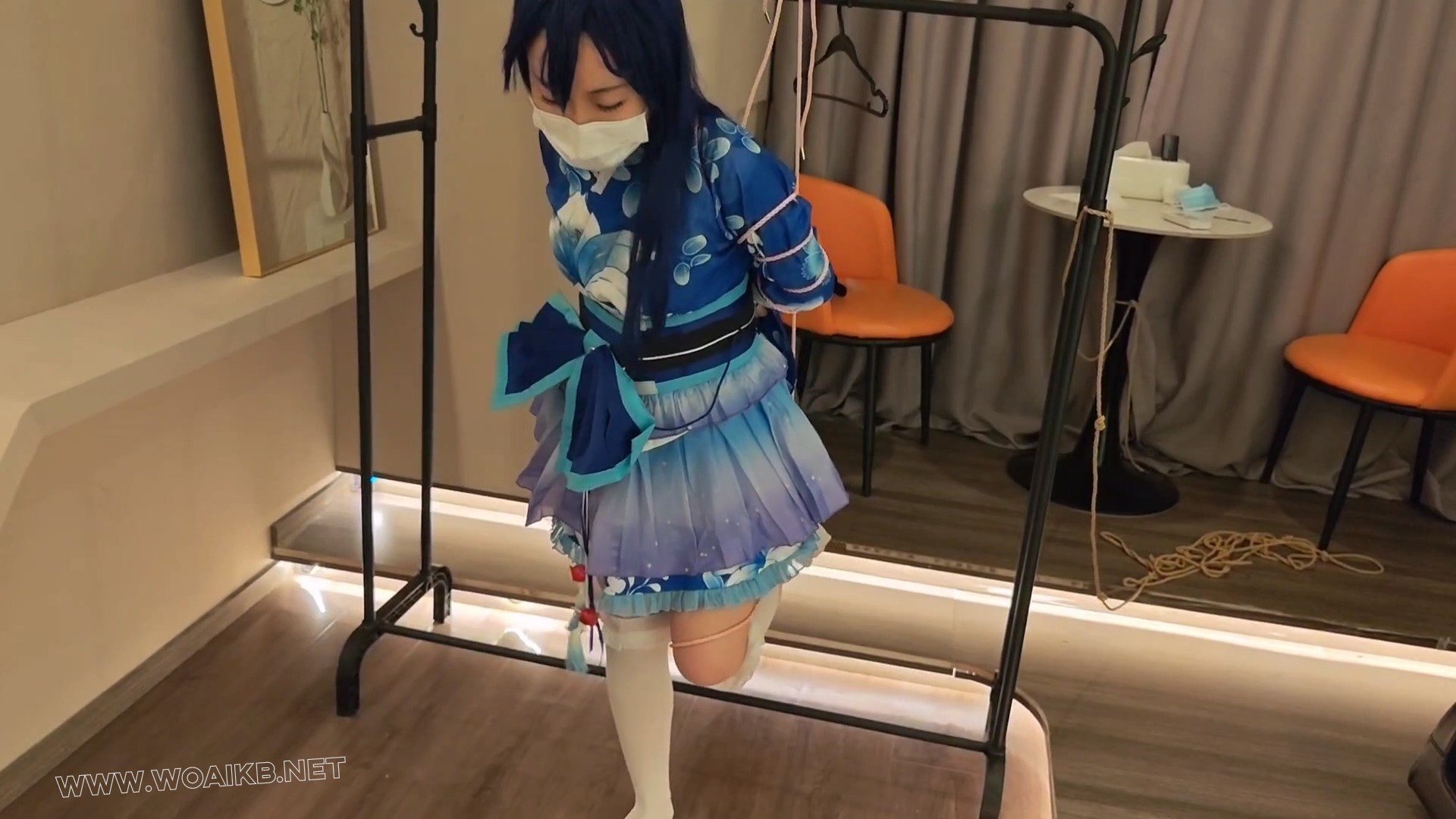 lovelive浴袍土下座，啵啵贝单脚吊，五花大绑脚镣td鞭打走绳，浴缸自wei玩耍 预览图