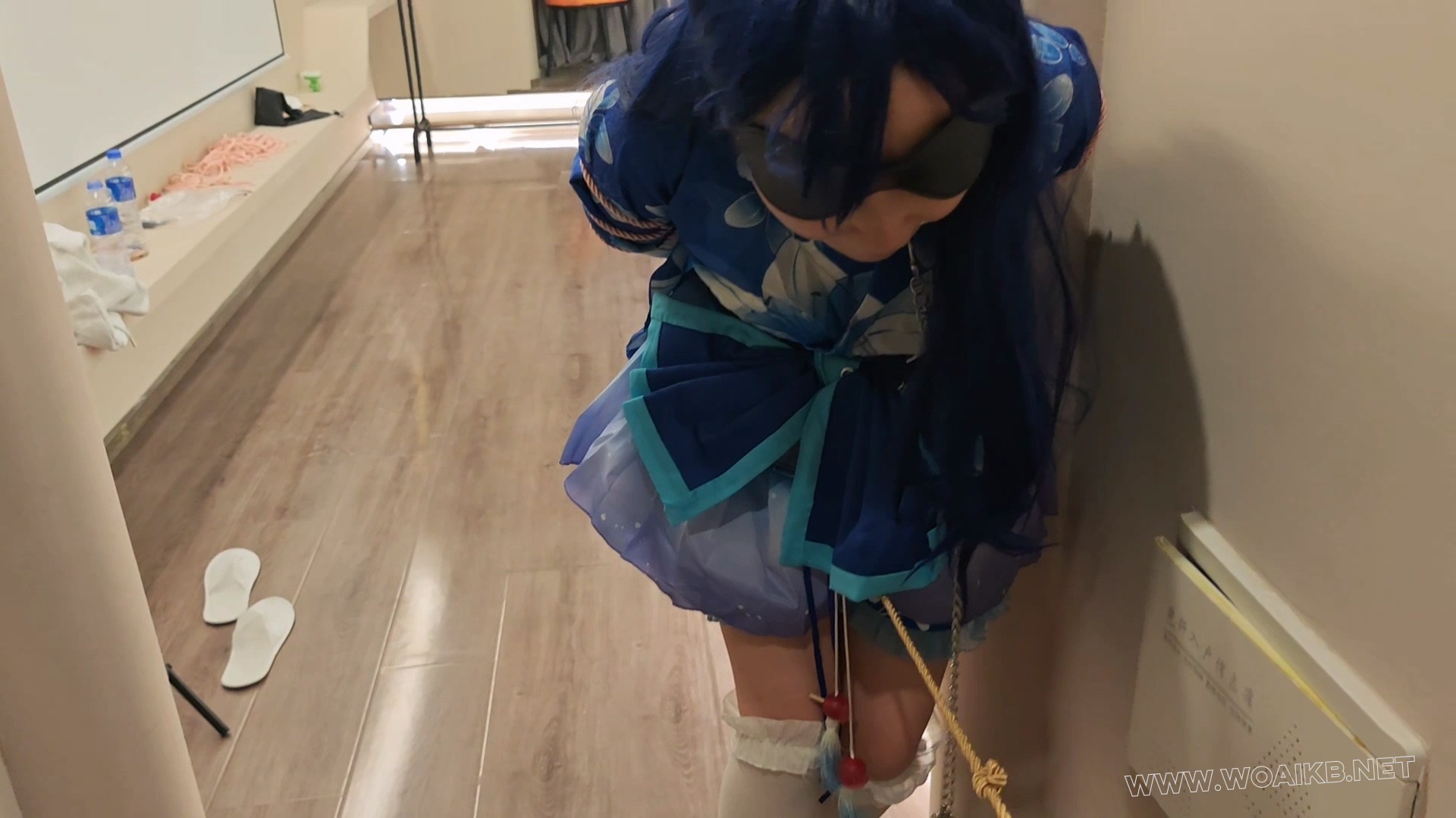 lovelive浴袍土下座，啵啵贝单脚吊，五花大绑脚镣td鞭打走绳，浴缸自wei玩耍 预览图