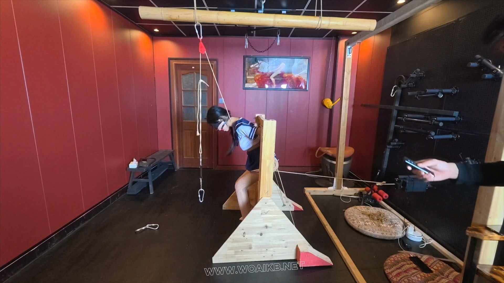 【汤圆】真空袋窒息+固定木质刑架+绳子勒B+滴蜡+Zhen动棒tj+口球流口水 预览图