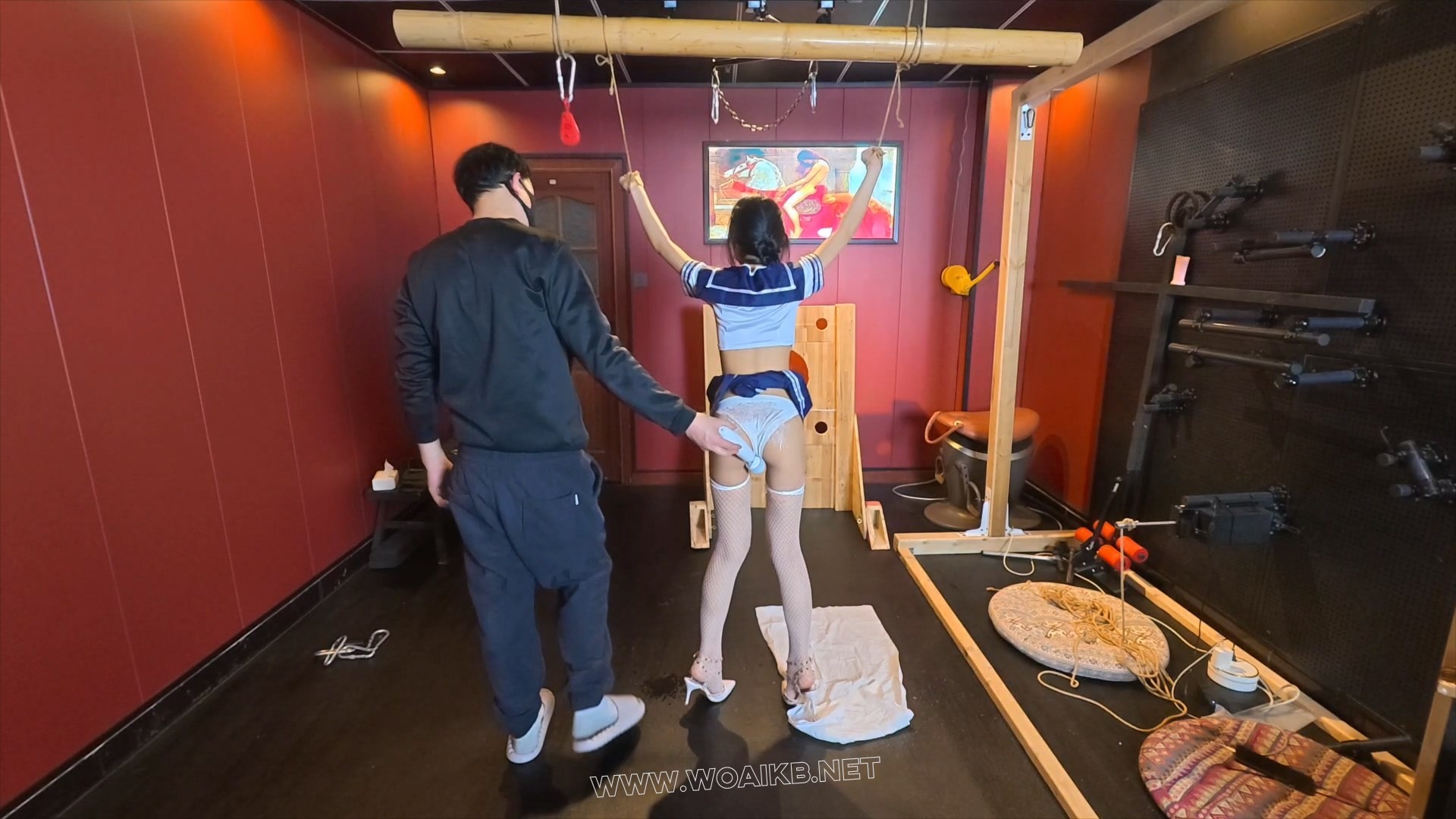 【汤圆】真空袋窒息+固定木质刑架+绳子勒B+滴蜡+Zhen动棒tj+口球流口水 预览图