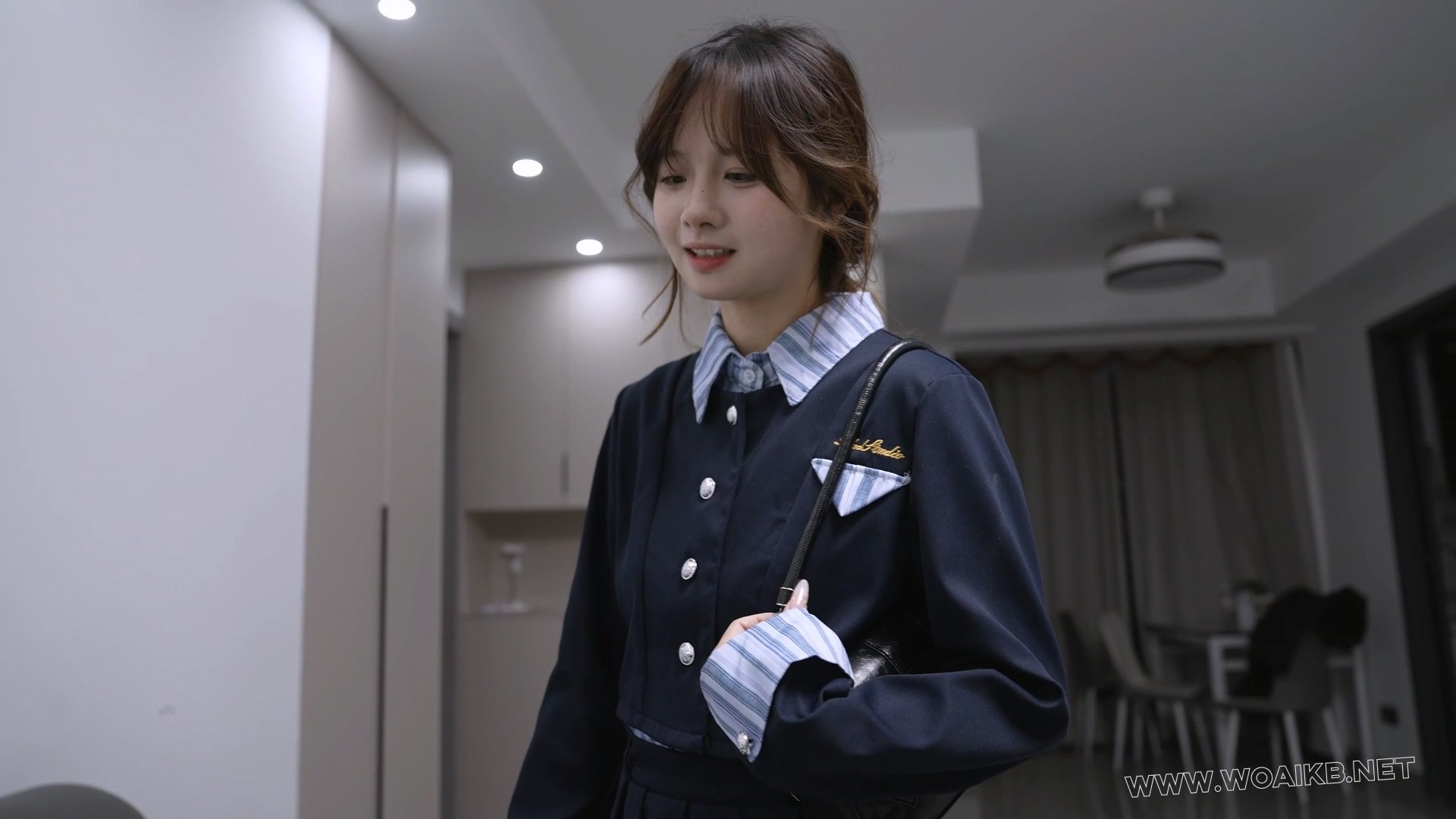 邪恶导演捂晕玩弄小美女 邪恶导演（3） 封面图