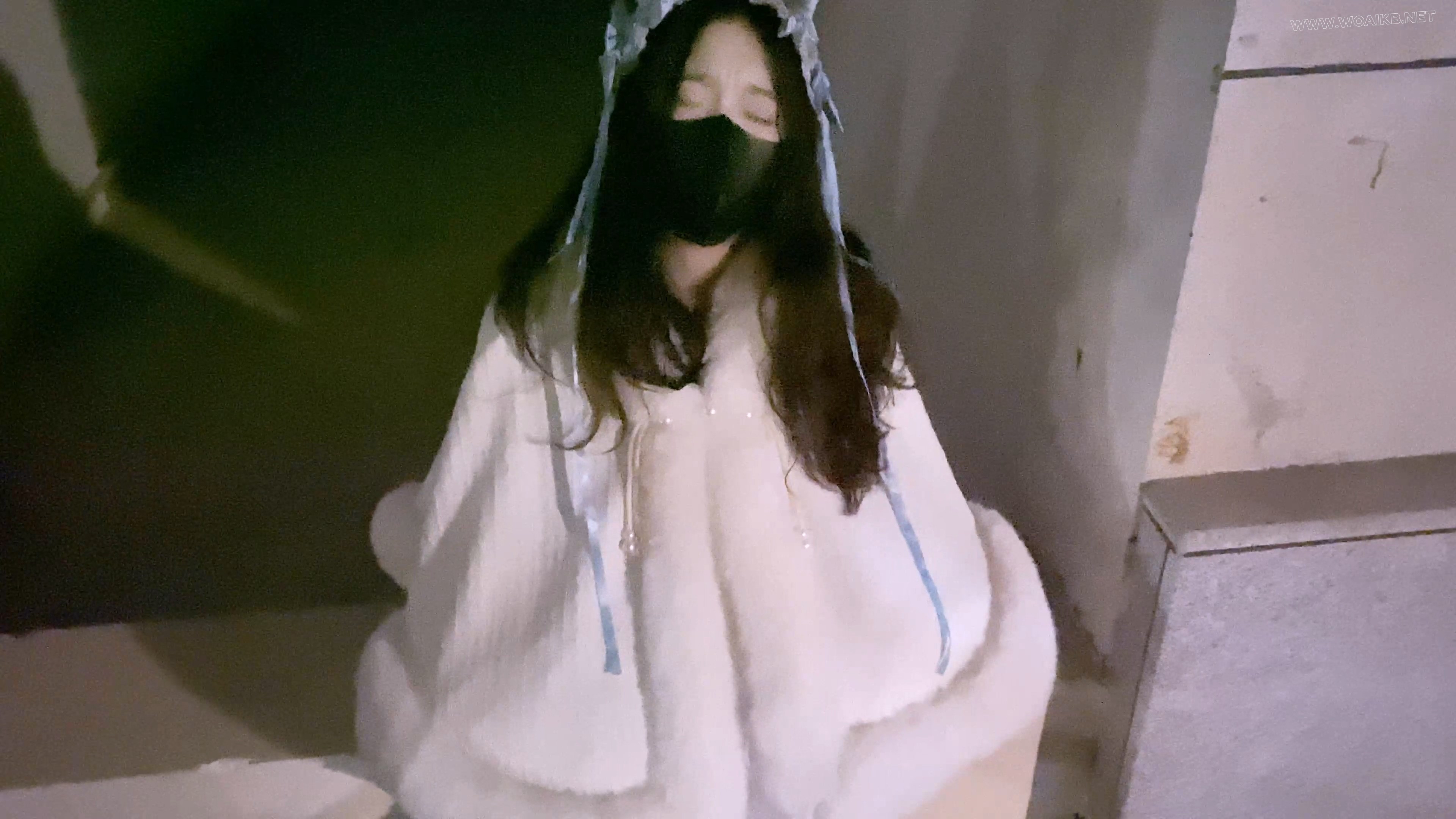 《吃鱼的喵》-特别篇4K-lo娘小蛋糕被k9人形犬爬行+项圈链子+马具口球+直臂+挂勃踮... 预览图