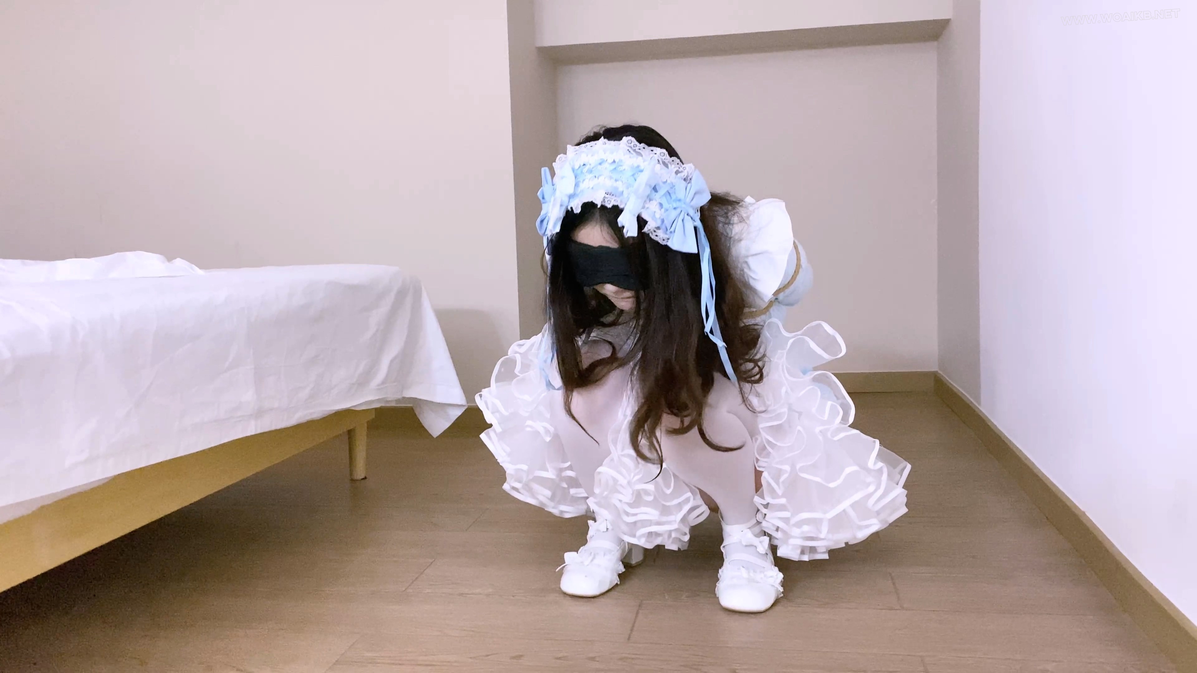 《吃鱼的喵》-特别篇4K-lo娘小蛋糕被k9人形犬爬行+项圈链子+马具口球+直臂+挂勃踮... 预览图