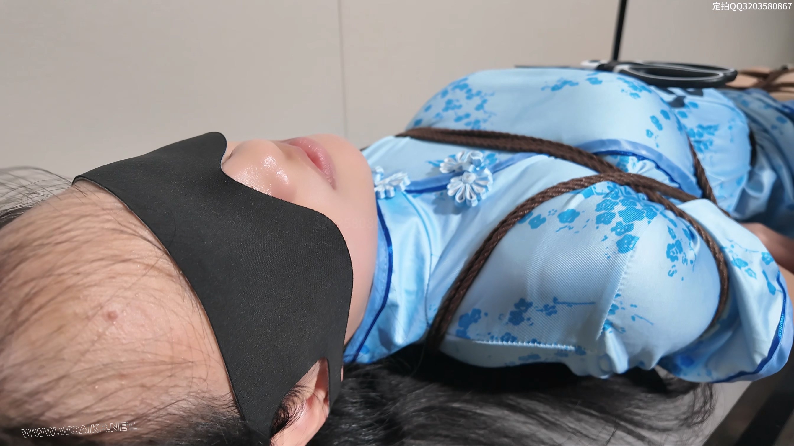 定拍圈养临家少女2 被熟人强捆 戴上啵啵贝强g崩溃 挠痒 蒙眼 堵嘴最后再滴蜡 预览图