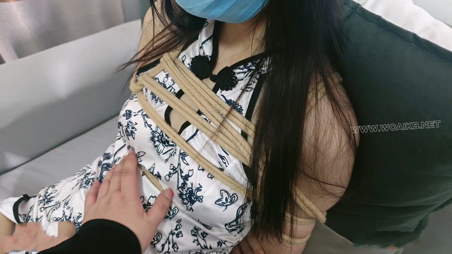 模特桃桃 旗袍 真空 揉胸 滴蜡+强高 双重刺激 最后累的 不想说话了 预览图