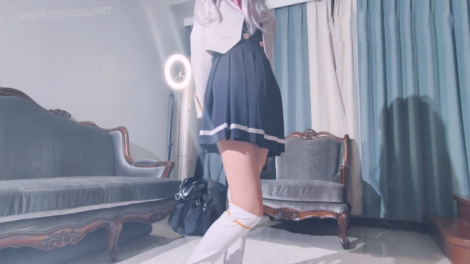 【剧情大作】【咲希cos 丝袜日式紧缚TK+剧情 《不时轻声地以俄语遮羞的邻座艾莉同... 封面图