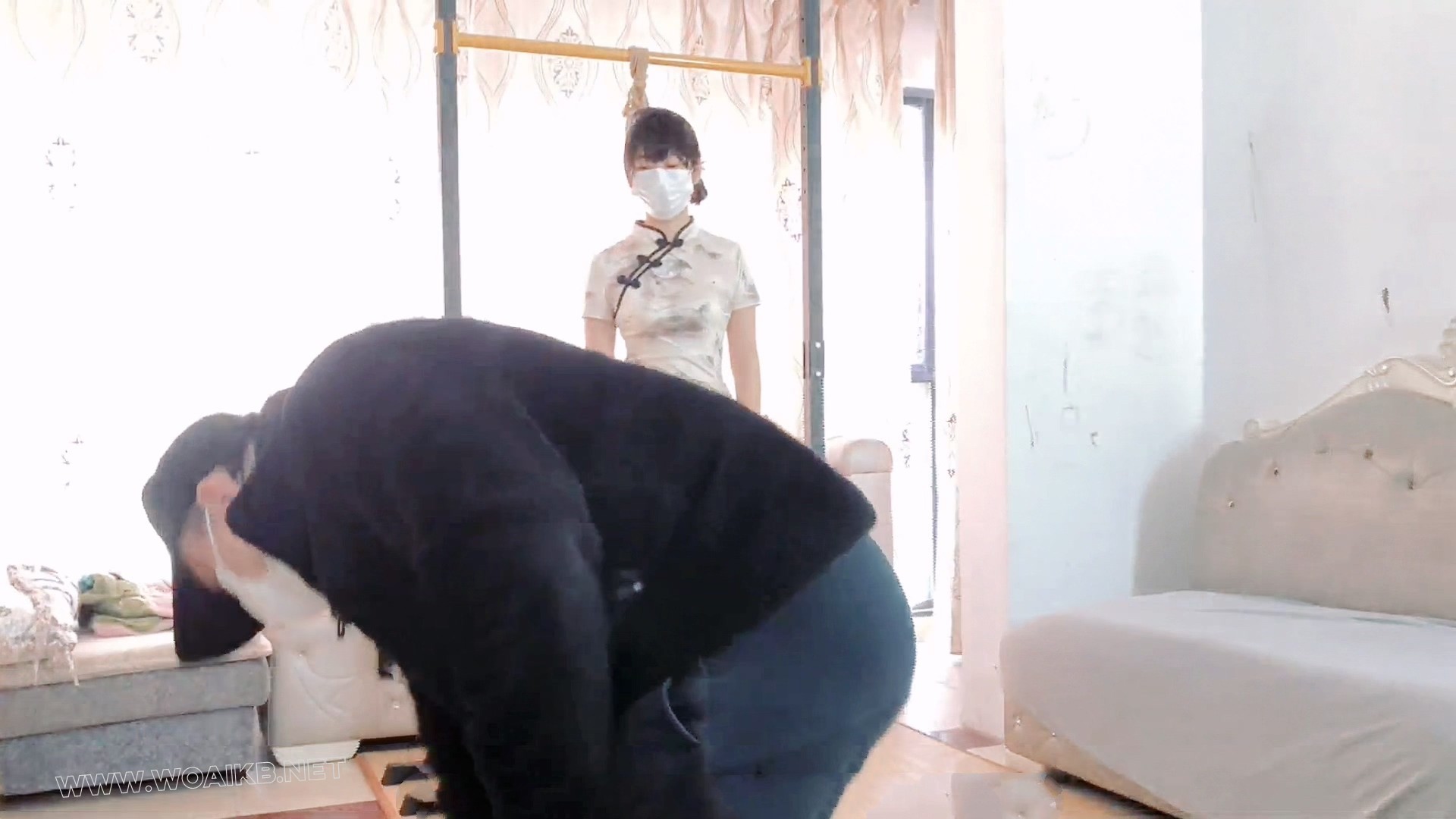 【佳怡】定拍 旗袍肉丝 吊起来各种欺负她 这家伙也很好欺负 封面图