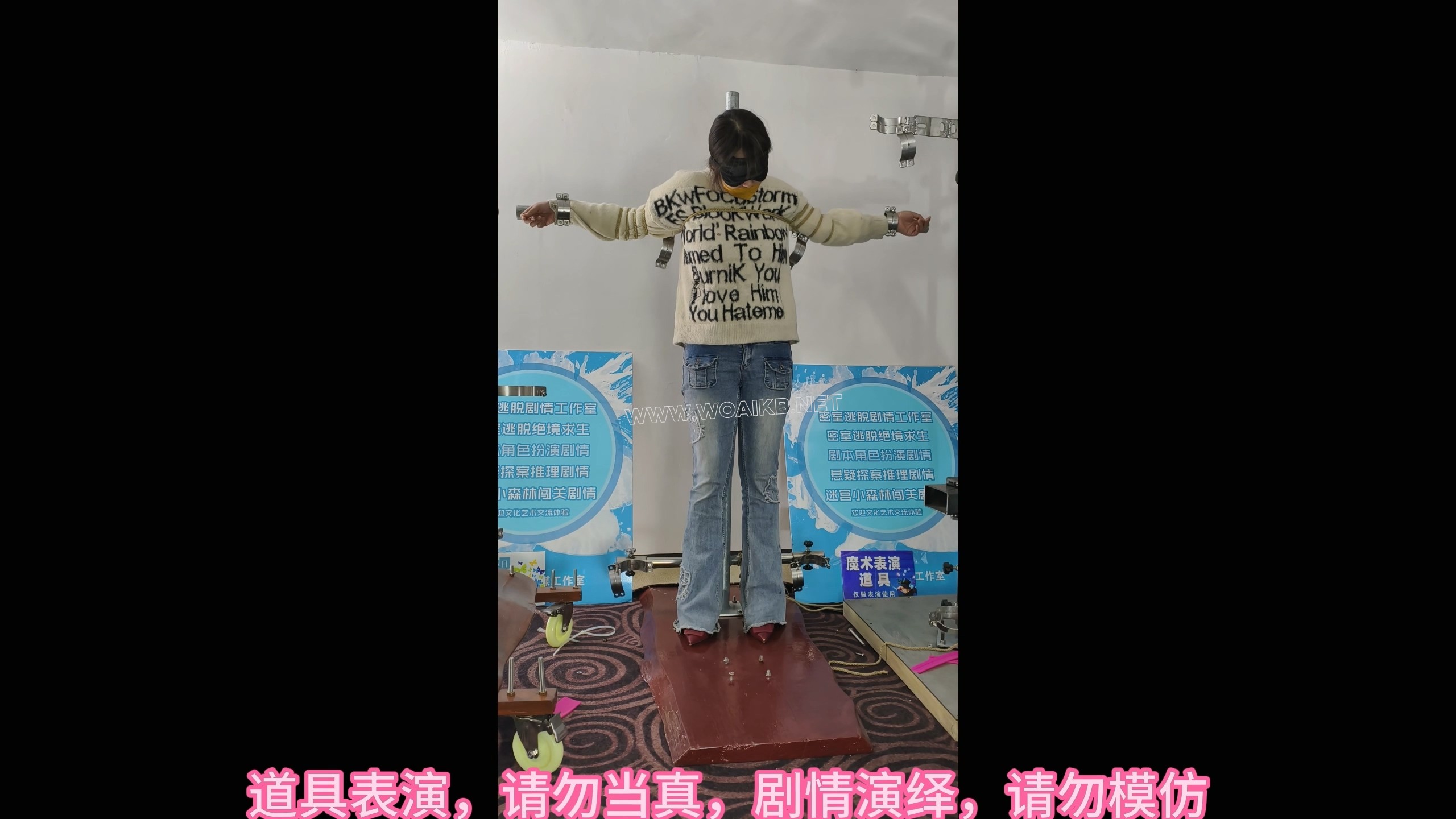 大学生铁床大字捆绑，挠脚心游戏，十字架大字捆绑挣扎游戏 预览图