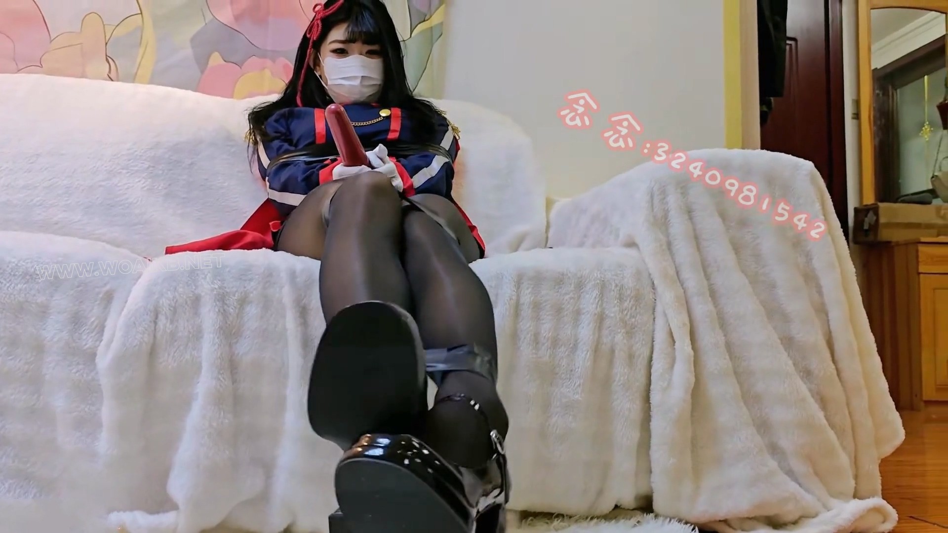 【念念】元旦快乐！被尾随绑架的女coser 被逼胶带自缚 皮带捆绑挣扎 胁迫用按摩棒z... 预览图