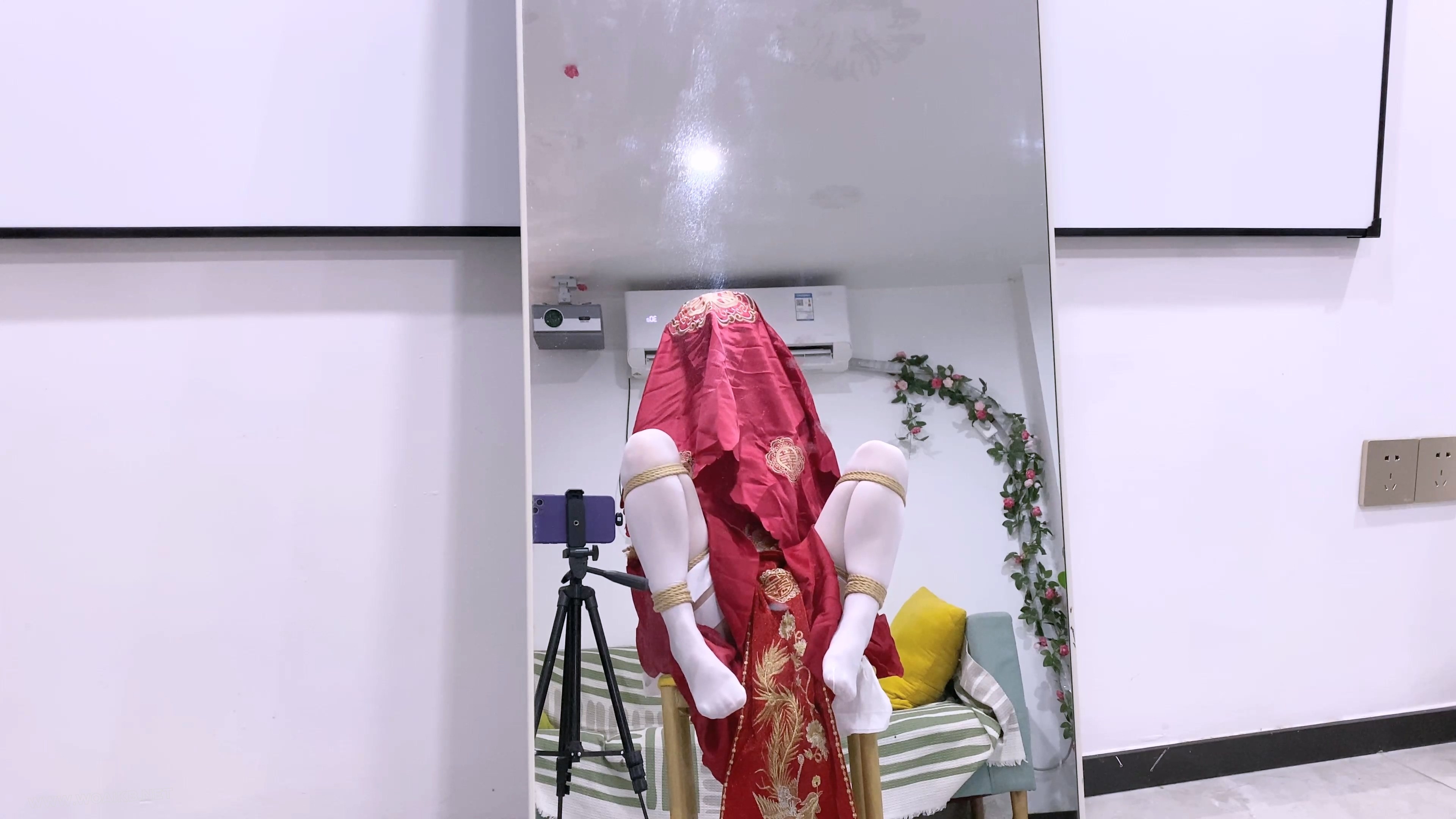 《吃鱼的喵》-客户定拍-第十八集-cos新娘婚前秀禾服玩弄+日式紧缚+椅子缚+胸缚+蟹... 预览图