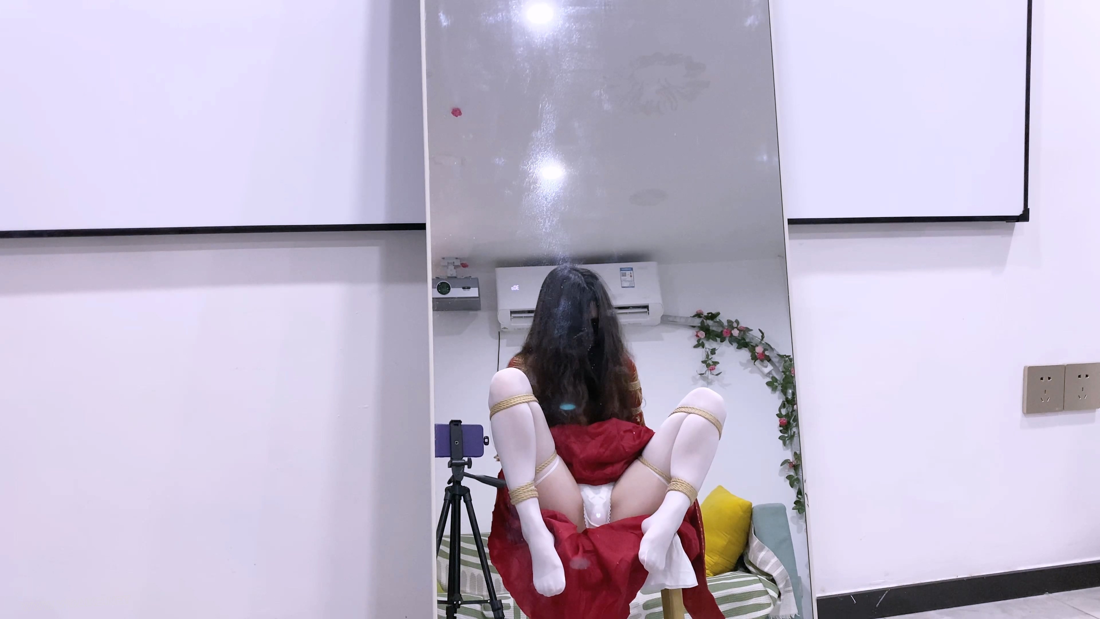 《吃鱼的喵》-客户定拍-第十八集-cos新娘婚前秀禾服玩弄+日式紧缚+椅子缚+胸缚+蟹... 预览图
