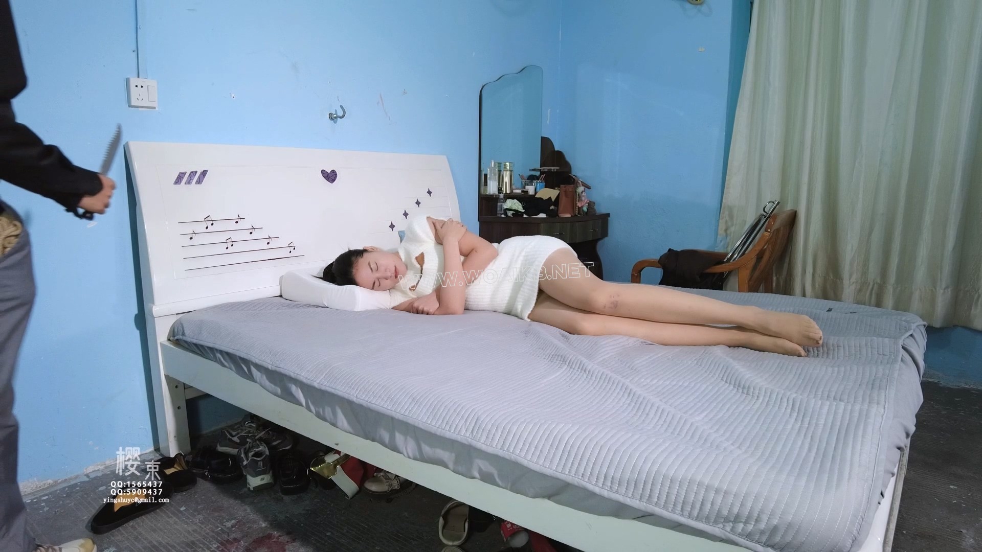 猥琐歹徒入室玩弄强奸美女名媛！翘臀环固定棒棒刺激！挠痒打屁屁！ 《抢劫名媛》天... 封面图