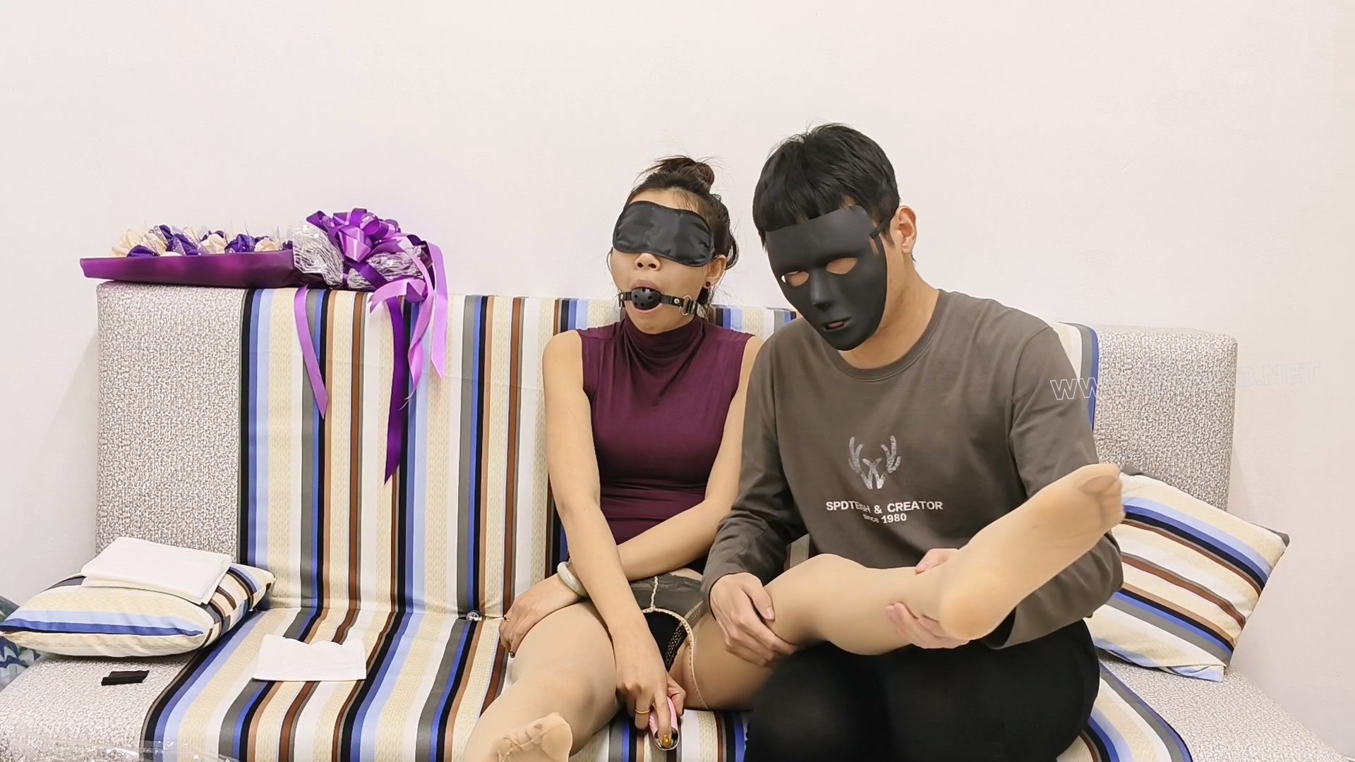 【睡美脚原创之秘书诺米的迷情劫(完)】鼓掌口舌侍奉足J口水收集ZDB捂晕翻白眼手铐TK 预览图