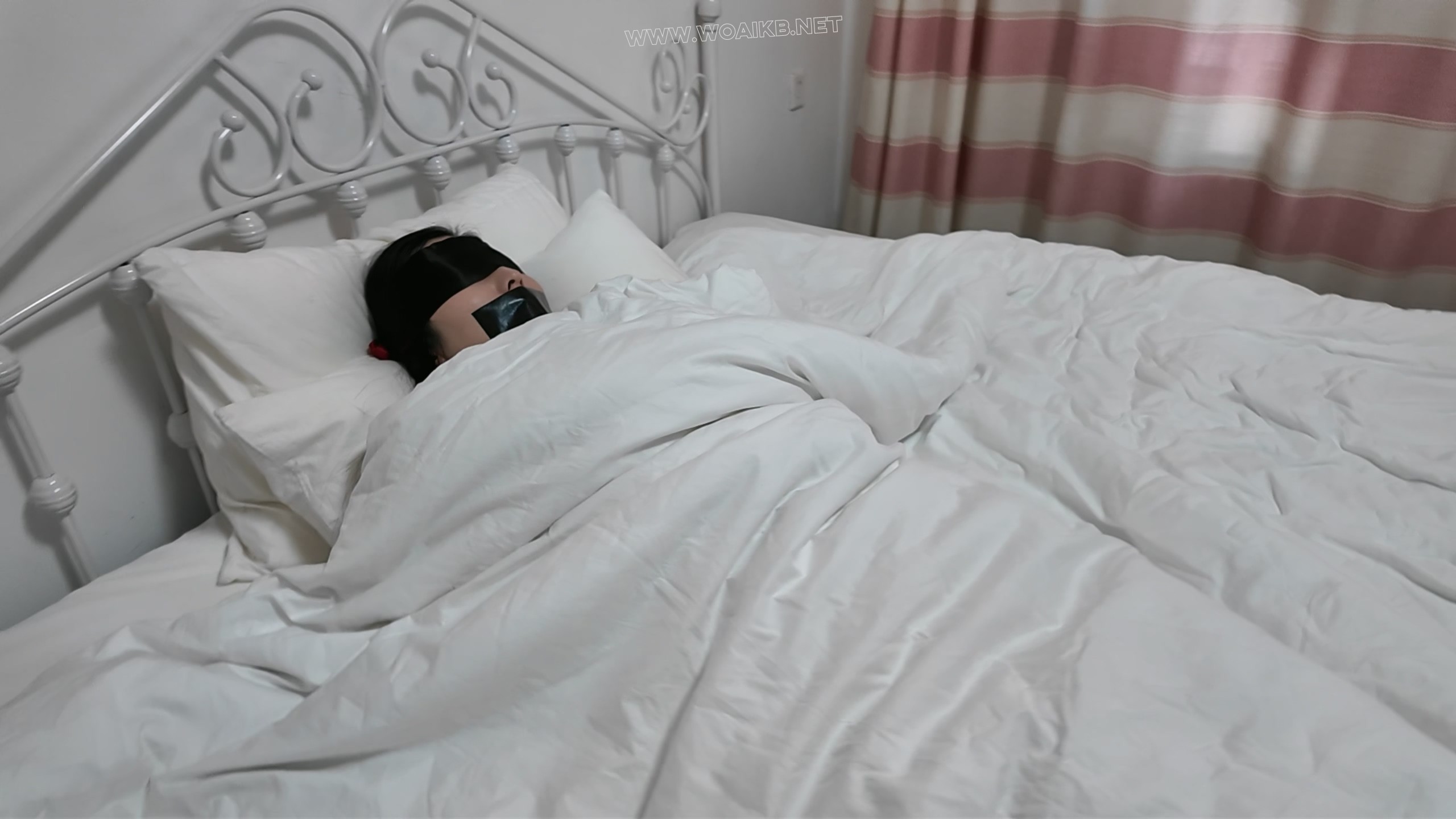 佳佳 绑架女明星 惨遭蹂躏 预览图