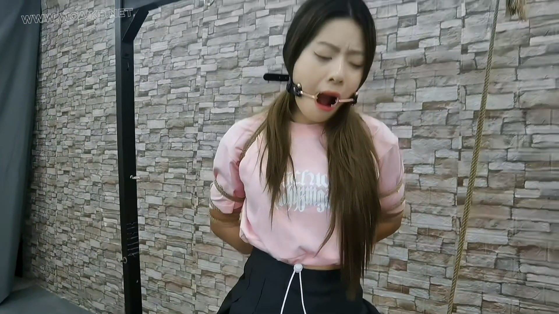 女秘书希希和老板的打赌游戏,希希在被调教过程中如果失禁就算输,她会失禁吗 预览图