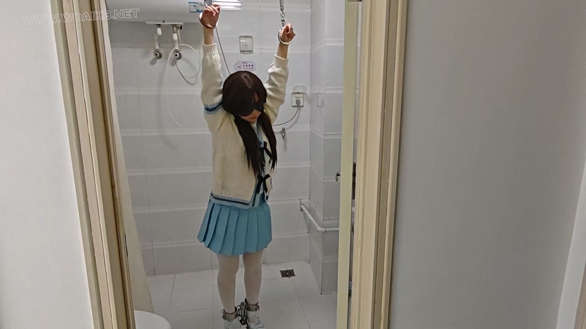 苏苏_被入室尾随的jk少女，捆绑镣铐tk啵啵贝失控模式秒糕 预览图