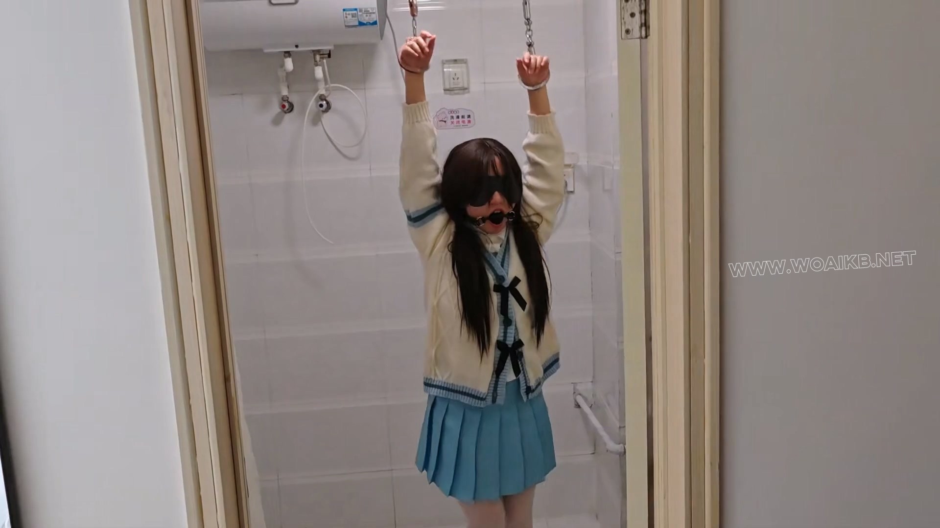 苏苏_被入室尾随的jk少女，捆绑镣铐tk啵啵贝失控模式秒糕 预览图